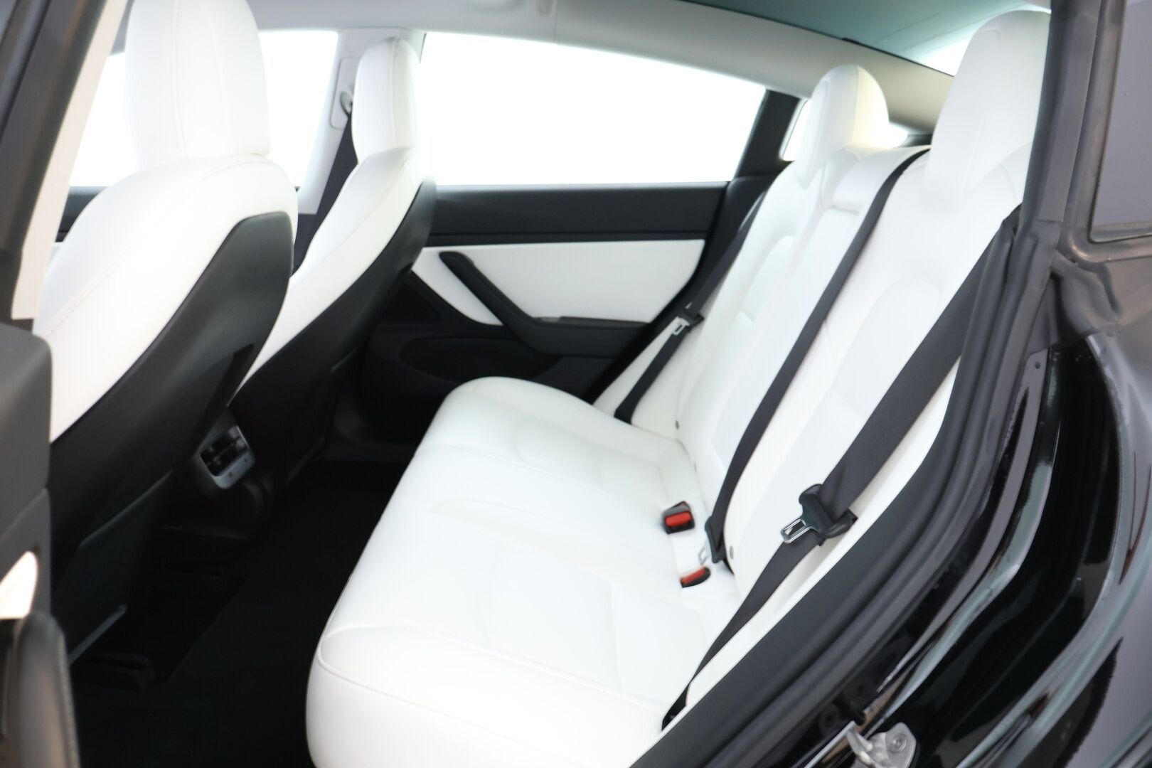 TESLA MODEL 3 2019 Long Range Dual Motor AWD *AP2.5 / Vaaleat Nahat / Lasikatto / Navi / Lasikatto / P.kamera* - Siisti yksilö! / Kahdet renkaat 