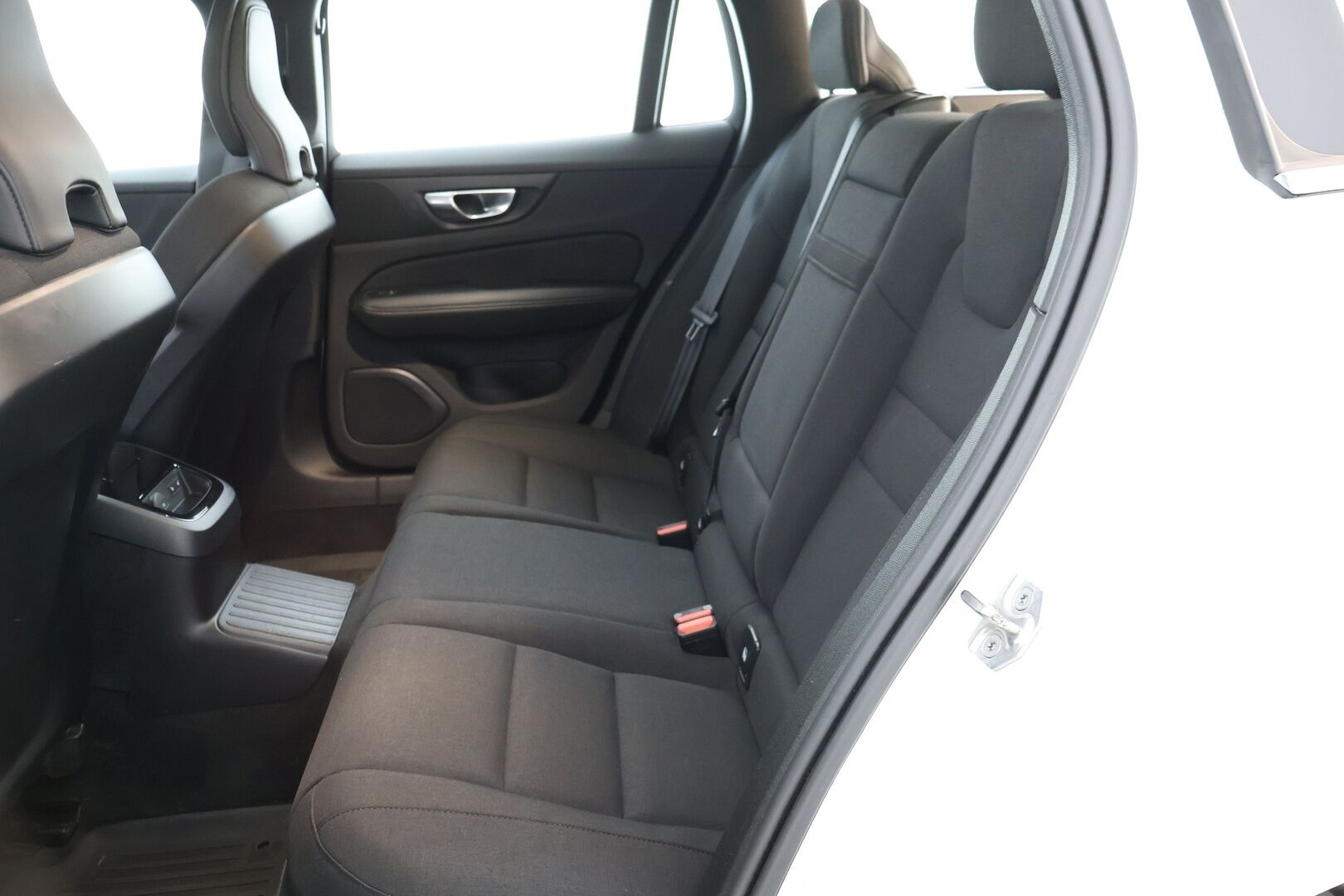 Volvo V60 2021 T6 TwE AWD Recharge Inscription Expression aut. *Jakopää Tehty / ACC / Webasto / KeylessGo / BLIS / FULL-LED / Koukku / Carplay* - Upea Volvo tuoreella jakopäällä kaksin huippurenkain!