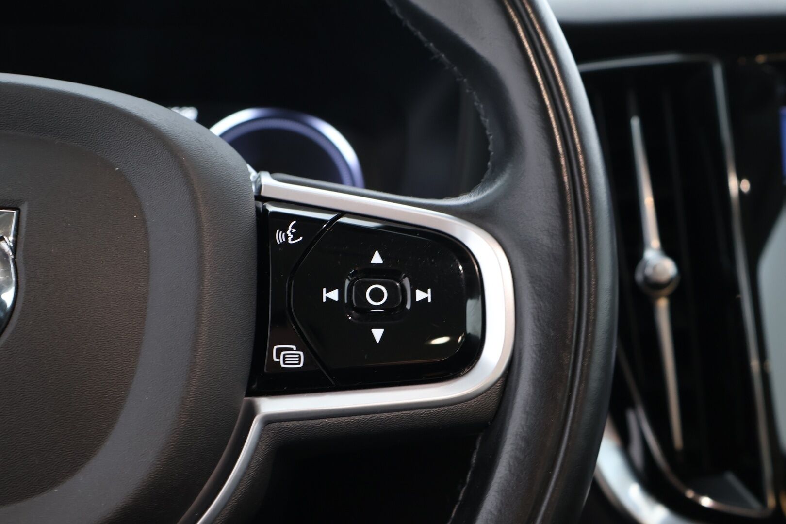 Volvo V60 2021 T6 TwE AWD Recharge Inscription Expression aut. *Jakopää Tehty / ACC / Webasto / KeylessGo / BLIS / FULL-LED / Koukku / Carplay* - Upea Volvo tuoreella jakopäällä kaksin huippurenkain!
