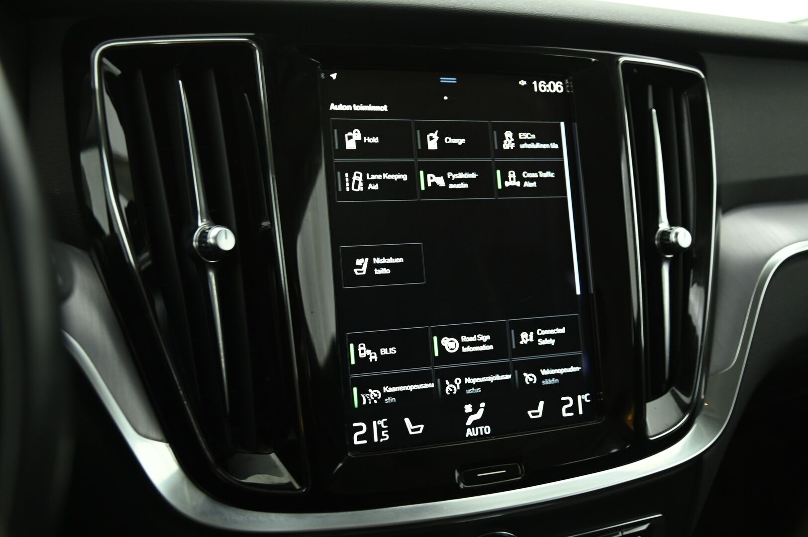 Volvo V60 2021 T6 TwE AWD Recharge Inscription Expression aut. *Jakopää Tehty / ACC / Webasto / KeylessGo / BLIS / FULL-LED / Koukku / Carplay* - Upea Volvo tuoreella jakopäällä kaksin huippurenkain!