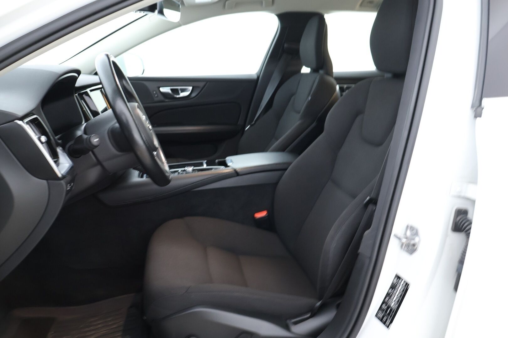 Volvo V60 2021 T6 TwE AWD Recharge Inscription Expression aut. *Jakopää Tehty / ACC / Webasto / KeylessGo / BLIS / FULL-LED / Koukku / Carplay* - Upea Volvo tuoreella jakopäällä kaksin huippurenkain!