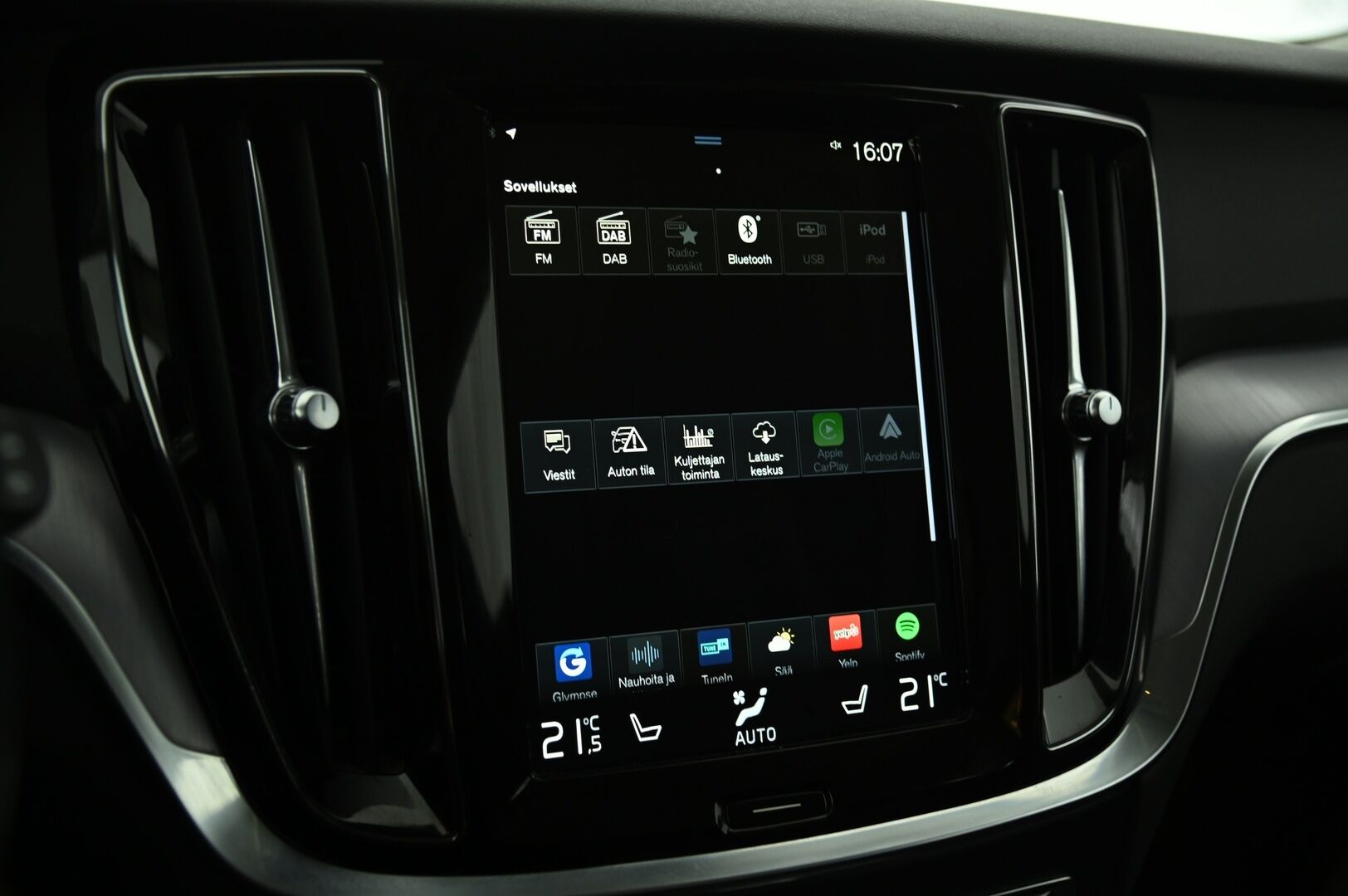 Volvo V60 2021 T6 TwE AWD Recharge Inscription Expression aut. *Jakopää Tehty / ACC / Webasto / KeylessGo / BLIS / FULL-LED / Koukku / Carplay* - Upea Volvo tuoreella jakopäällä kaksin huippurenkain!