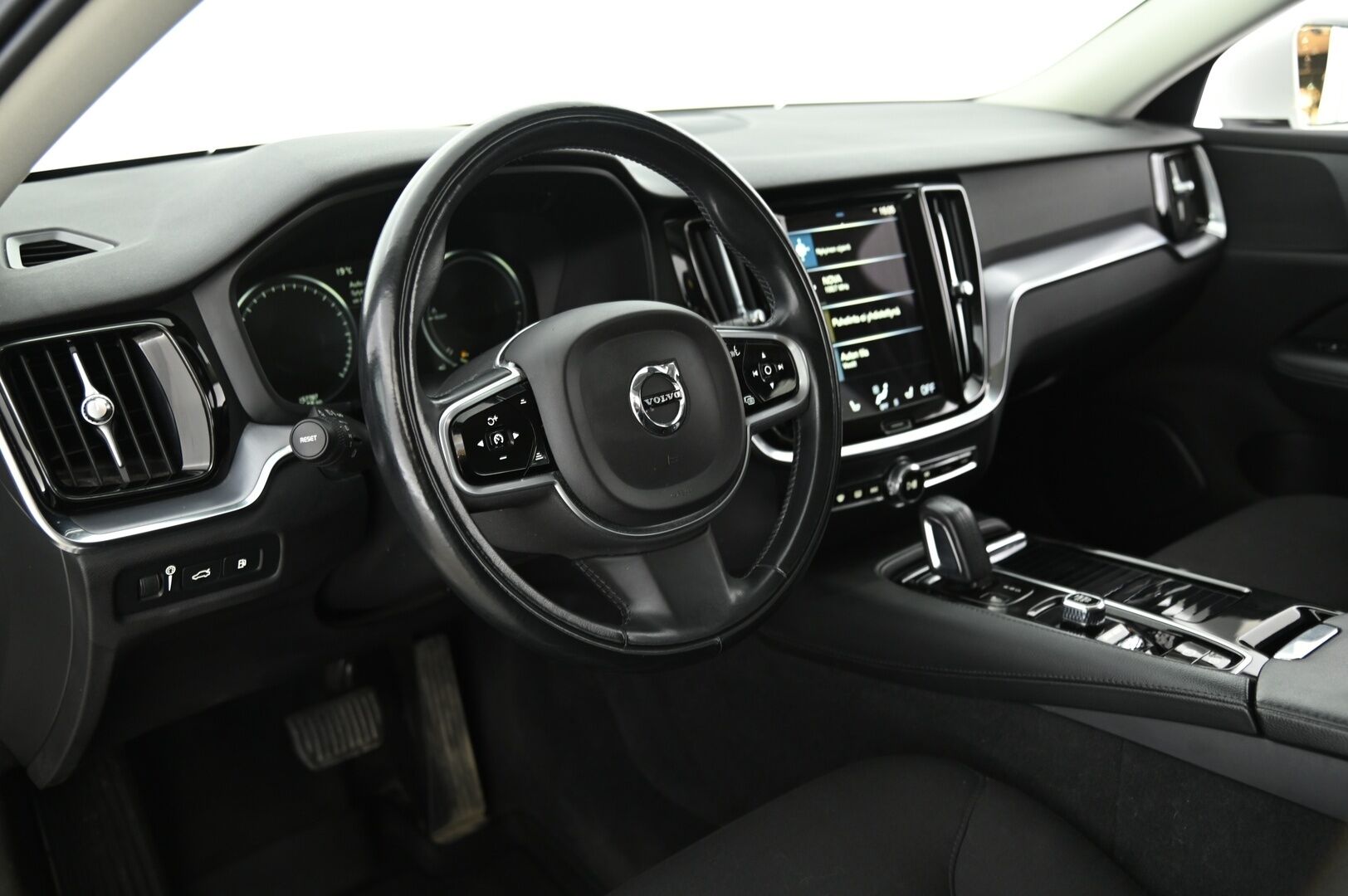 Volvo V60 2021 T6 TwE AWD Recharge Inscription Expression aut. *Jakopää Tehty / ACC / Webasto / KeylessGo / BLIS / FULL-LED / Koukku / Carplay* - Upea Volvo tuoreella jakopäällä kaksin huippurenkain!