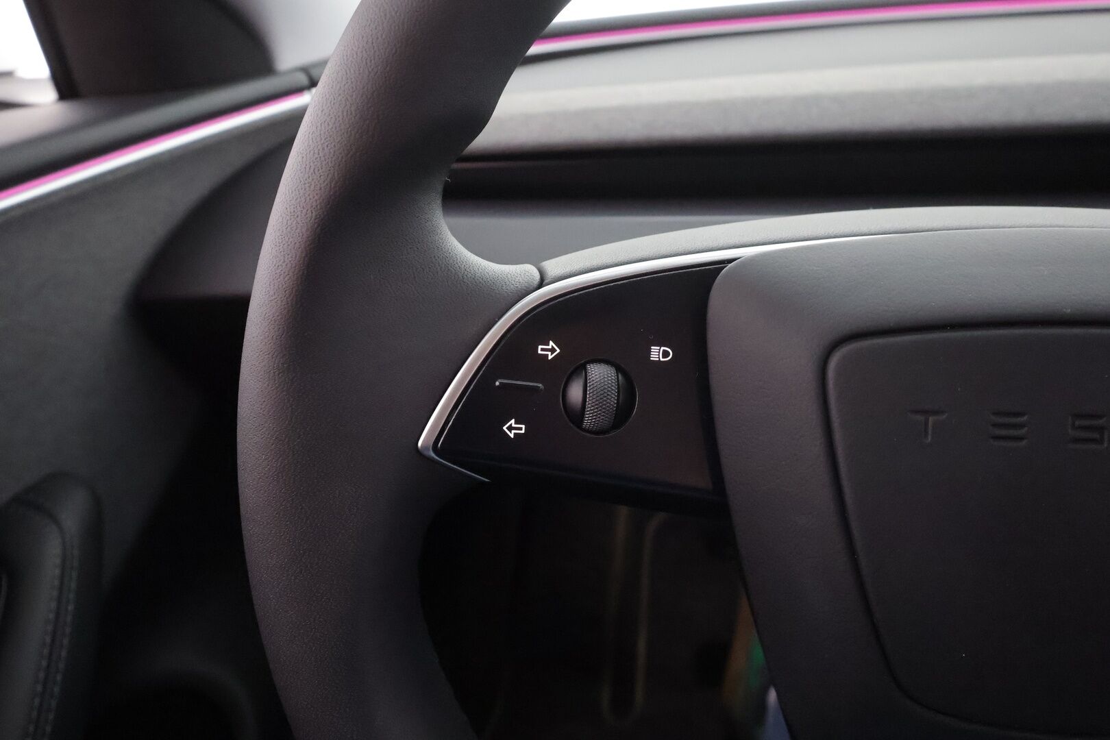 Tesla Model 3 2024 RWD Highland * Koukku / Lasikatto / ILP / Facelift / Viihdenäyttö / Matrix LED / P.kamera / Ilmastoidut nahat * - 1.Om Suomi-auto / Kahdet renkaat aluvanteilla 