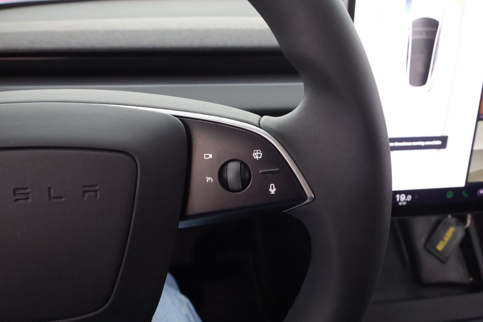 Tesla Model 3 2024 RWD Highland * Koukku / Lasikatto / ILP / Facelift / Viihdenäyttö / Matrix LED / P.kamera / Ilmastoidut nahat * - 1.Om Suomi-auto / Kahdet renkaat aluvanteilla 