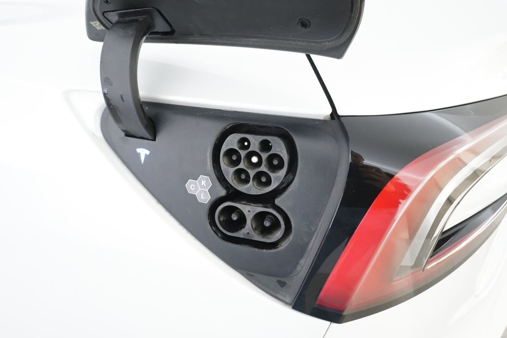 Tesla Model 3 2024 RWD Highland * Koukku / Lasikatto / ILP / Facelift / Viihdenäyttö / Matrix LED / P.kamera / Ilmastoidut nahat * - 1.Om Suomi-auto / Kahdet renkaat aluvanteilla 