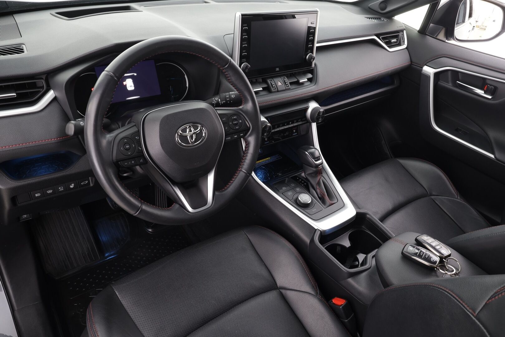 Toyota RAV4 Plug-in 2021 Hybrid 2,5 AWD-i Premium Business * ACC / HUD / 360° / Muistipenkki / Ilmastoidut nahat / JBL / Panorama / Koukku / LED * - Kahdet renkaat aluvanteilla / Merkkihuollettu / Huippuvarusteet - HULLU BLACKWEEK KORKOTARJOUS 2,49%