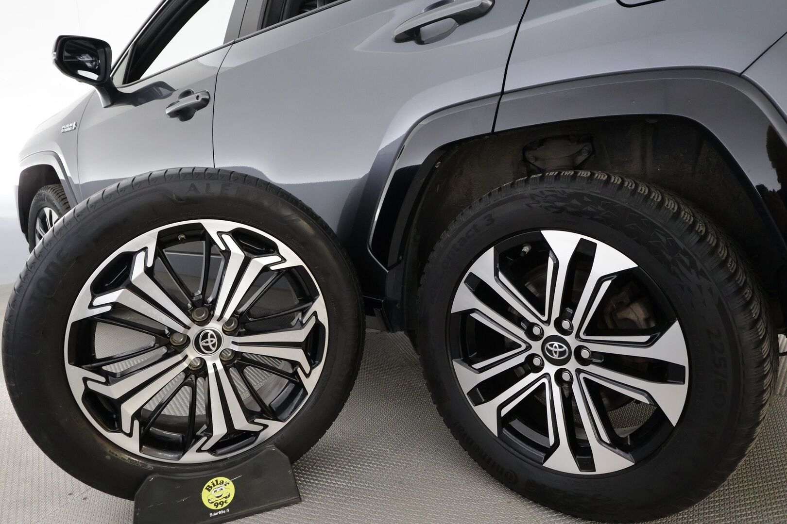 Toyota RAV4 Plug-in 2021 Hybrid 2,5 AWD-i Premium Business * ACC / HUD / 360° / Muistipenkki / Ilmastoidut nahat / JBL / Panorama / Koukku / LED * - Kahdet renkaat aluvanteilla / Merkkihuollettu / Huippuvarusteet - HULLU BLACKWEEK KORKOTARJOUS 2,49%