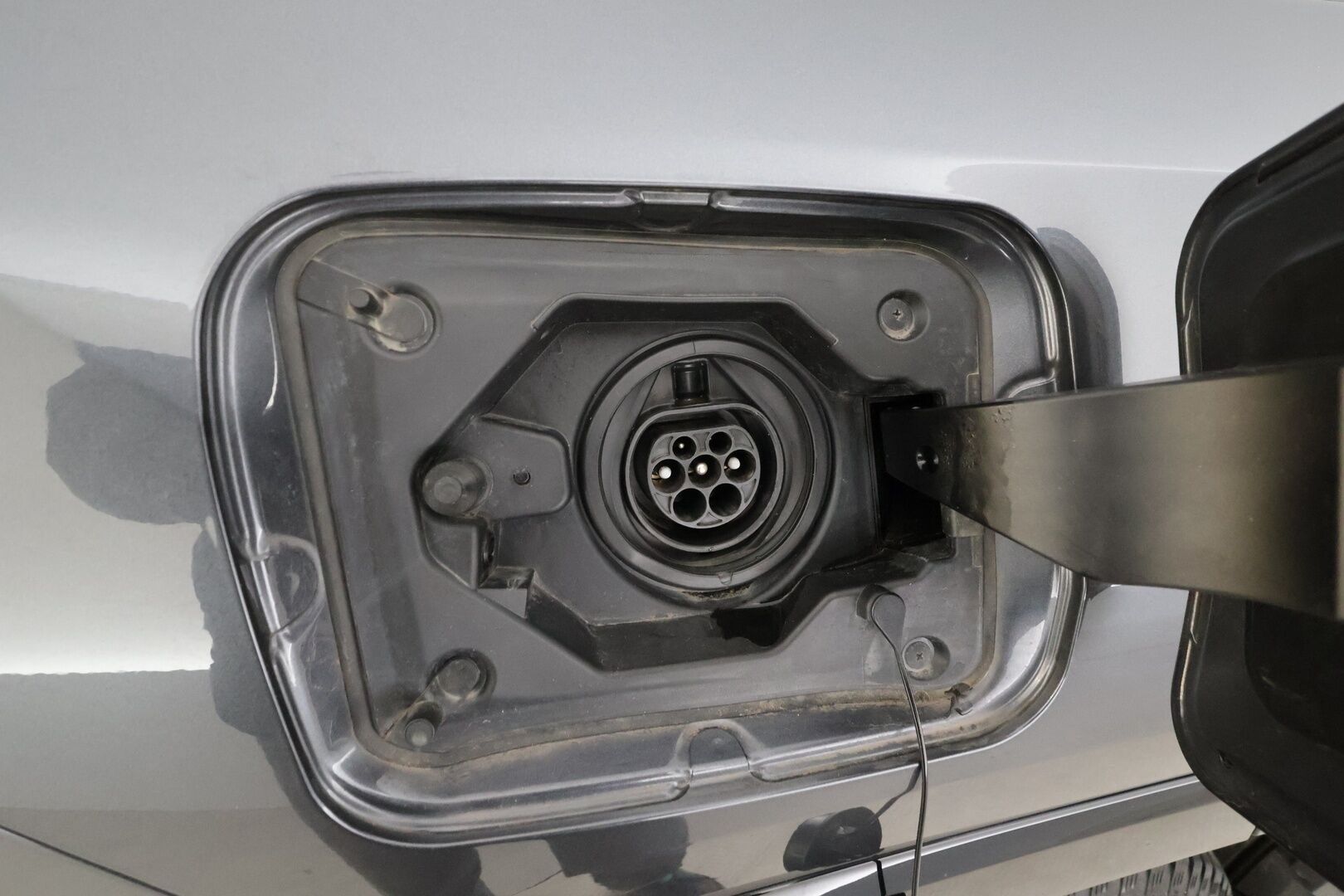 Toyota RAV4 Plug-in 2021 Hybrid 2,5 AWD-i Premium Business * ACC / HUD / 360° / Muistipenkki / Ilmastoidut nahat / JBL / Panorama / Koukku / LED * - Kahdet renkaat aluvanteilla / Merkkihuollettu / Huippuvarusteet - HULLU BLACKWEEK KORKOTARJOUS 2,49%