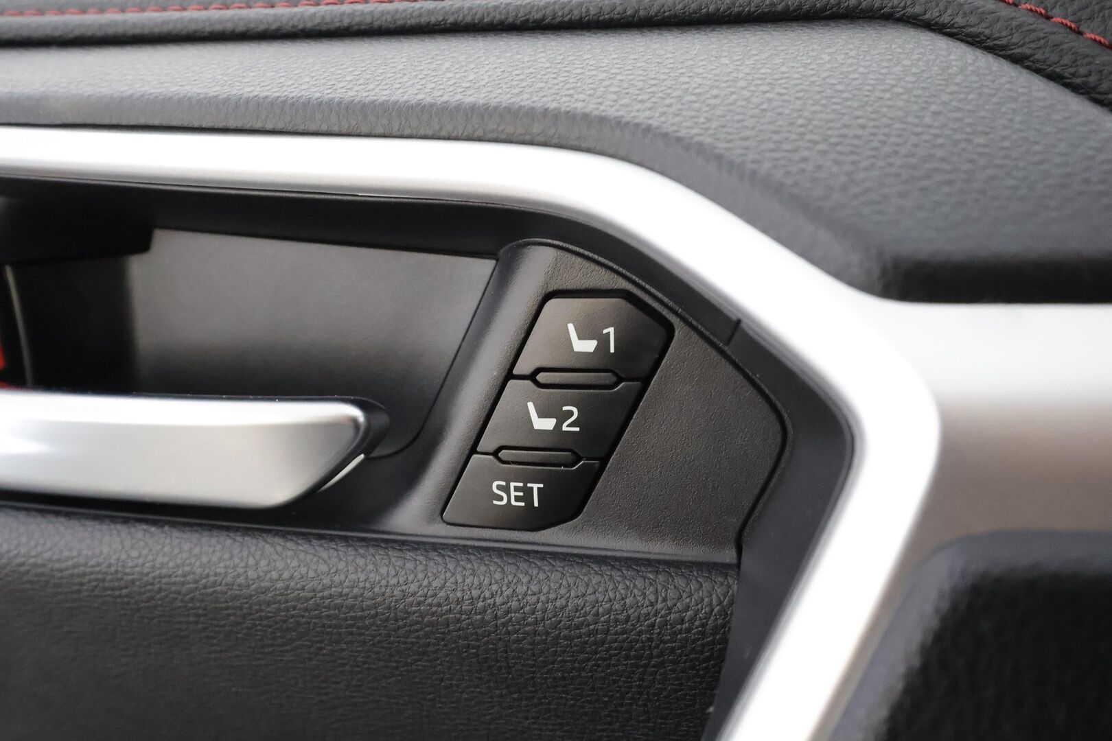 Toyota RAV4 Plug-in 2021 Hybrid 2,5 AWD-i Premium Business * ACC / HUD / 360° / Muistipenkki / Ilmastoidut nahat / JBL / Panorama / Koukku / LED * - Kahdet renkaat aluvanteilla / Merkkihuollettu / Huippuvarusteet - HULLU BLACKWEEK KORKOTARJOUS 2,49%