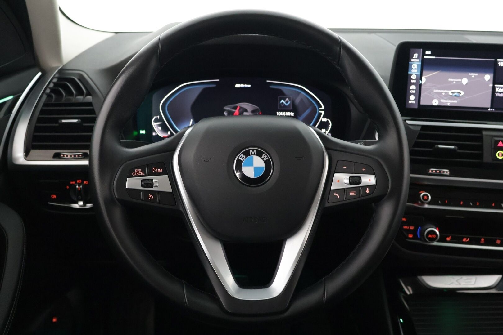 BMW X3 2021 G01 xDrive 30e xLine - 3,99 % KORKOTARJOUS TÄHÄN AUTOON - Digimittaristo / Sporttipenkit / Puolinahkasisusta