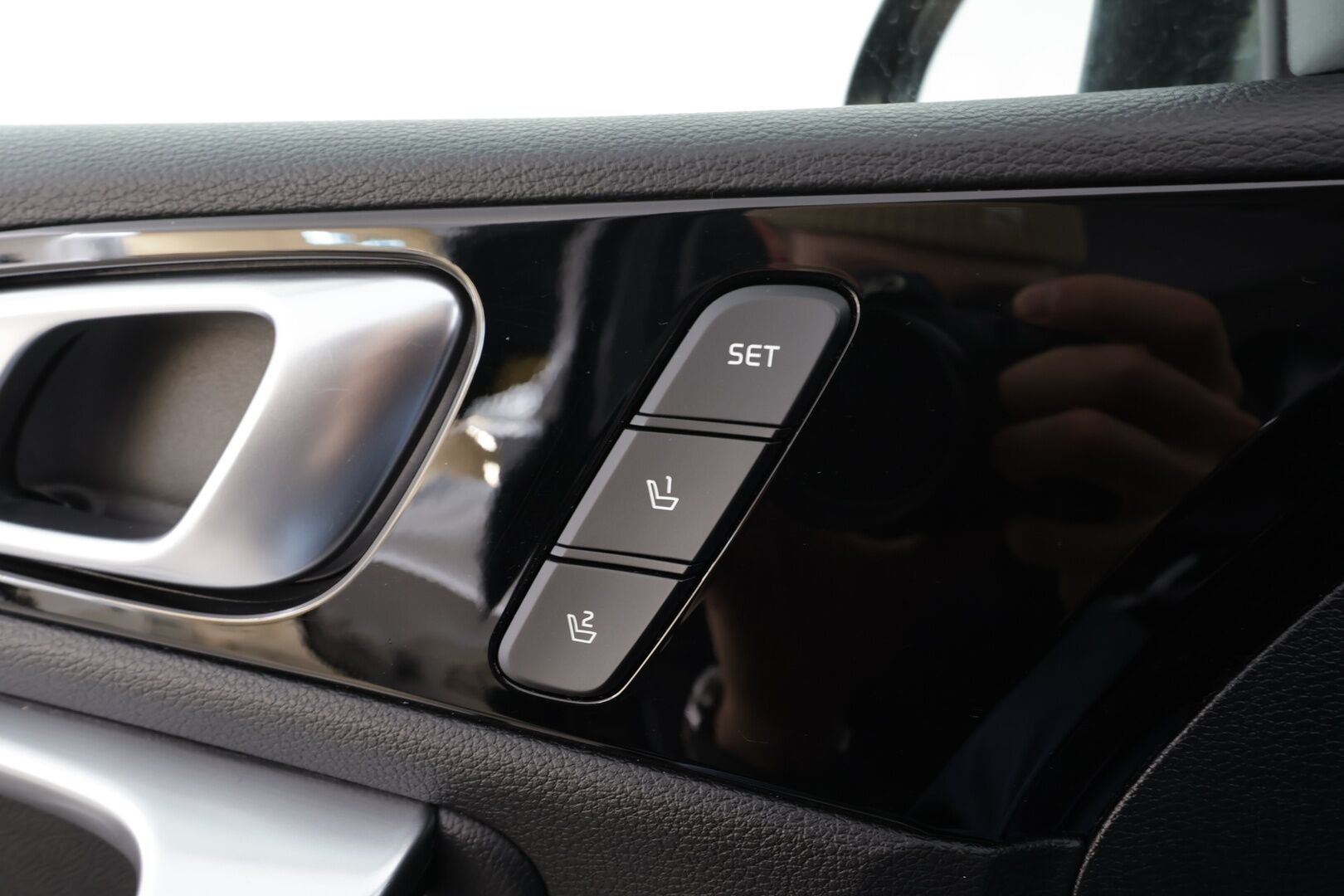 Kia XCeed 2021 1,6 GDI Plug-In Hybrid Business Premium Edition DCT * ACC / Panorama / P.kamera / LED / Navi / Muistipenkki * - KeylessGo / Ilmastoidut nahat / Kahdet renkaat aluvanteilla / Merkkihuollettu / Huippuvarusteet