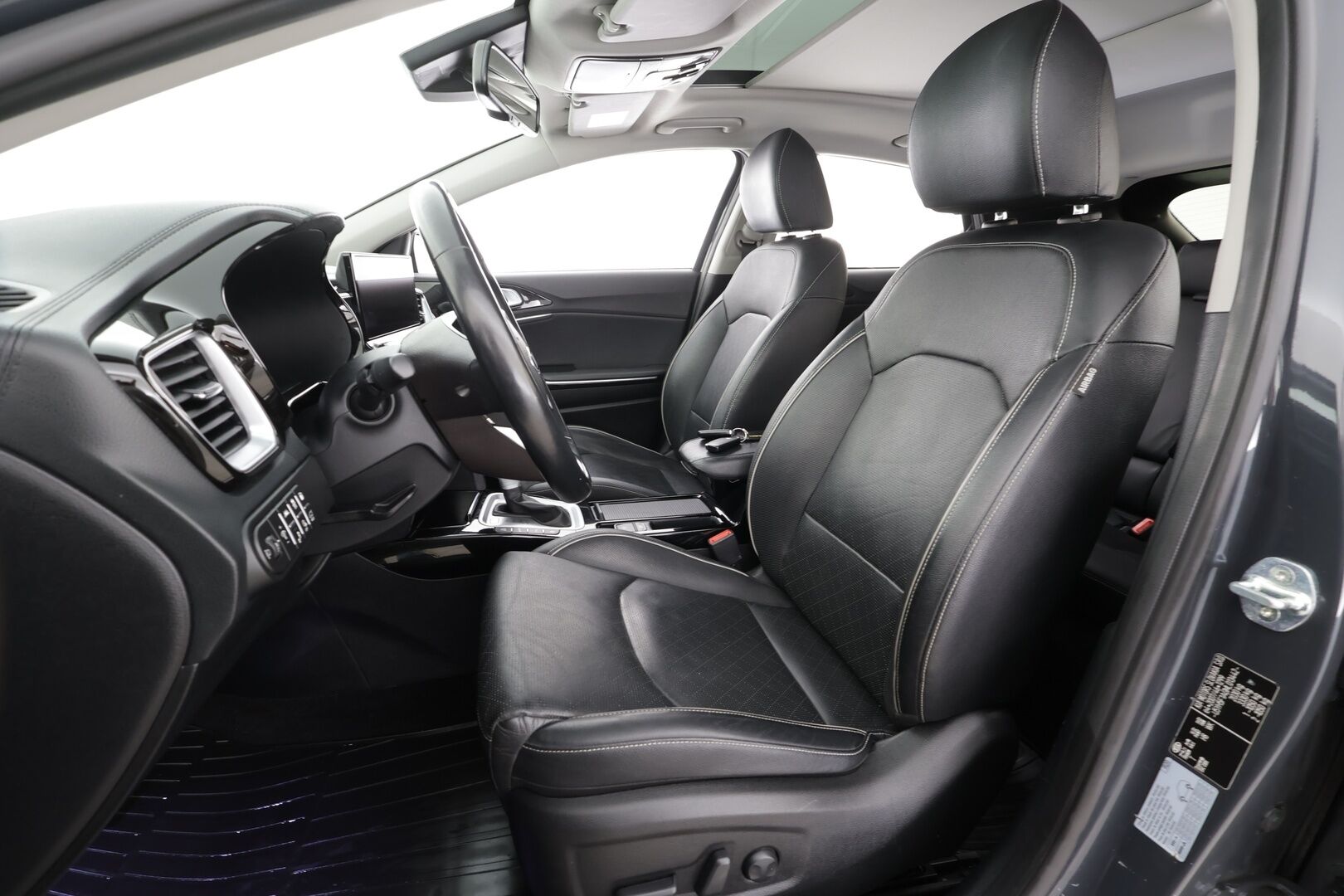 Kia XCeed 2021 1,6 GDI Plug-In Hybrid Business Premium Edition DCT * ACC / Panorama / P.kamera / LED / Navi / Muistipenkki * - KeylessGo / Ilmastoidut nahat / Kahdet renkaat aluvanteilla / Merkkihuollettu / Huippuvarusteet - HULLUT BLACKWEEK JATKOT - KORKOTARJOUS 2,49%