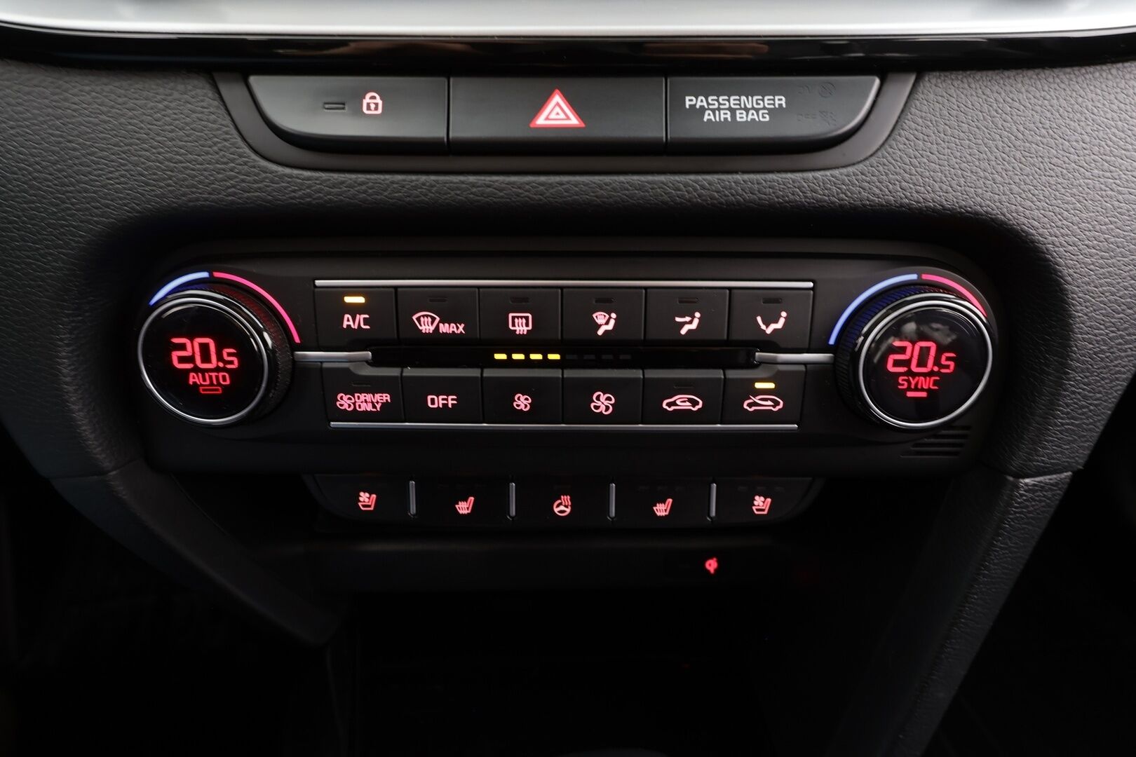 Kia XCeed 2021 1,6 GDI Plug-In Hybrid Business Premium Edition DCT * ACC / Panorama / P.kamera / LED / Navi / Muistipenkki * - KeylessGo / Ilmastoidut nahat / Kahdet renkaat aluvanteilla / Merkkihuollettu / Huippuvarusteet - HULLUT BLACKWEEK JATKOT - KORKOTARJOUS 2,49%