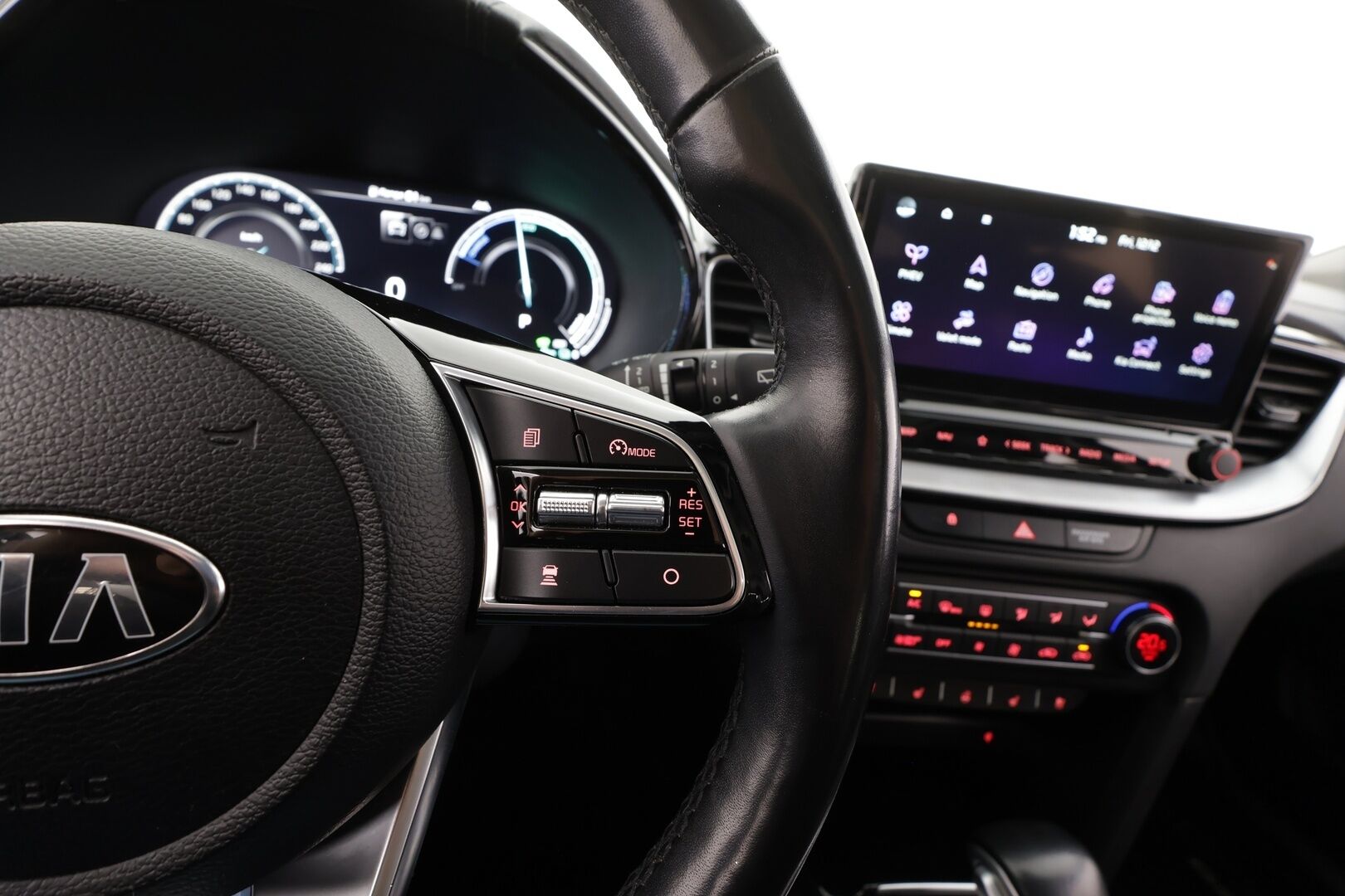 Kia XCeed 2021 1,6 GDI Plug-In Hybrid Business Premium Edition DCT * ACC / Panorama / P.kamera / LED / Navi / Muistipenkki * - KeylessGo / Ilmastoidut nahat / Kahdet renkaat aluvanteilla / Merkkihuollettu / Huippuvarusteet - HULLUT BLACKWEEK JATKOT - KORKOTARJOUS 2,49%