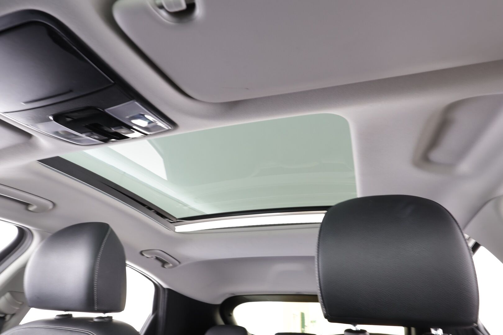 Kia XCeed 2021 1,6 GDI Plug-In Hybrid Business Premium Edition DCT * ACC / Panorama / P.kamera / LED / Navi / Muistipenkki * - KeylessGo / Ilmastoidut nahat / Kahdet renkaat aluvanteilla / Merkkihuollettu / Huippuvarusteet - HULLUT BLACKWEEK JATKOT - KORKOTARJOUS 2,49%