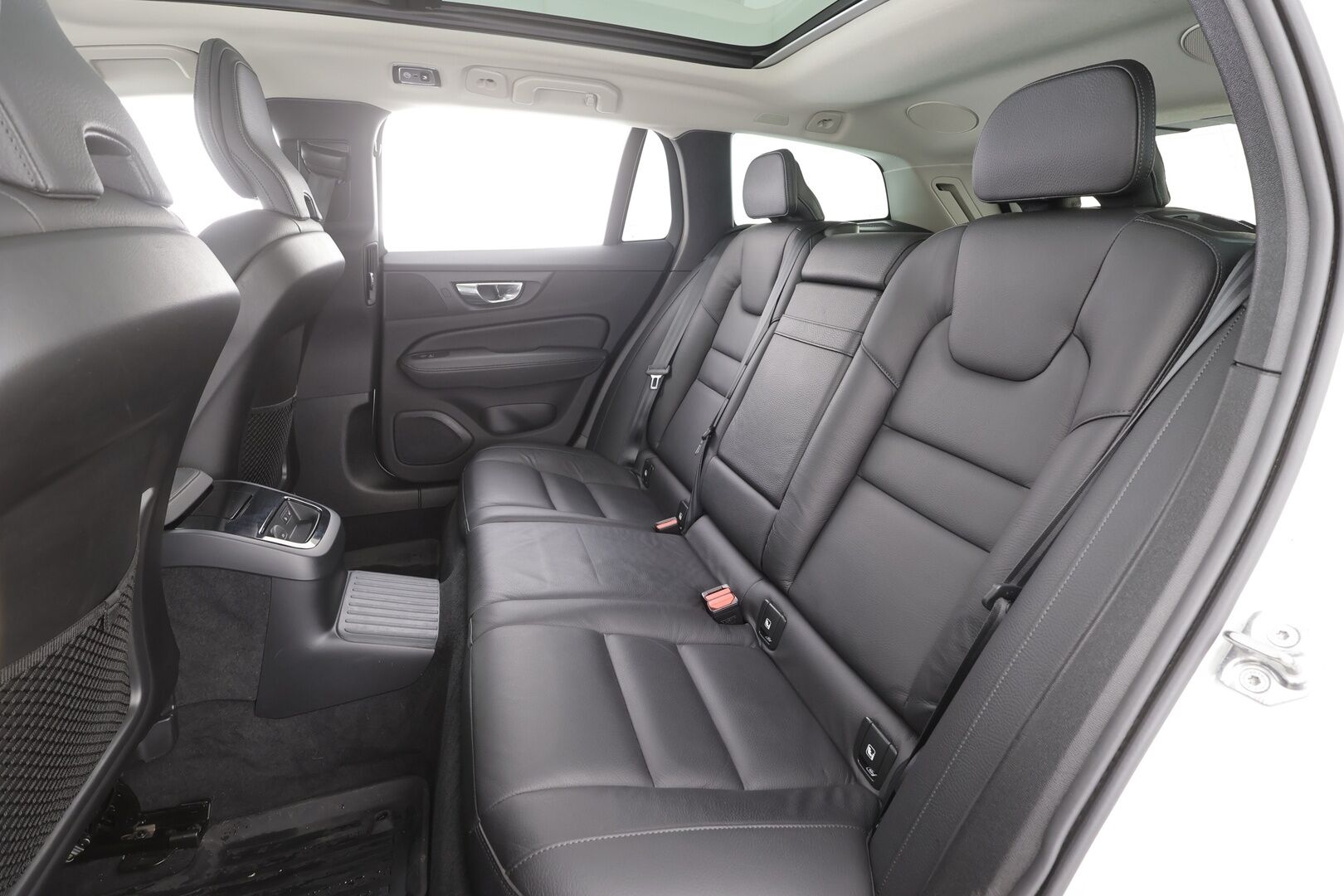Volvo V60 2021 T8 TwE AWD Inscription aut - | ACC | Webasto | Koukku | Harman/Kardon | Sporttinahat muistilla | Panorama | P.kamera | Pilot assist | BLIS | Merkkihuollot | 