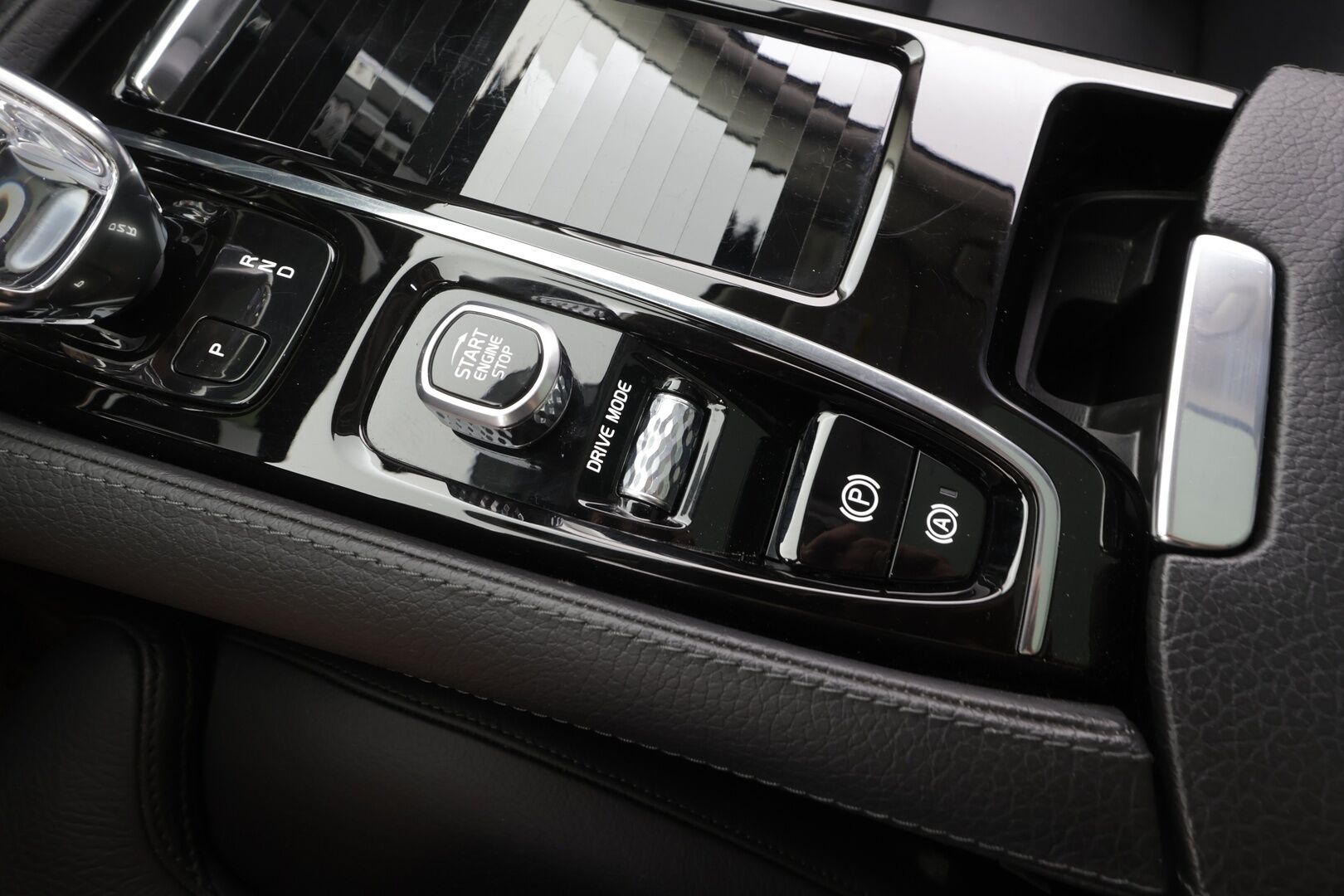 Volvo V60 2021 T8 TwE AWD Inscription aut - | ACC | Webasto | Koukku | Harman/Kardon | Sporttinahat muistilla | Panorama | P.kamera | Pilot assist | BLIS | Merkkihuollot | 