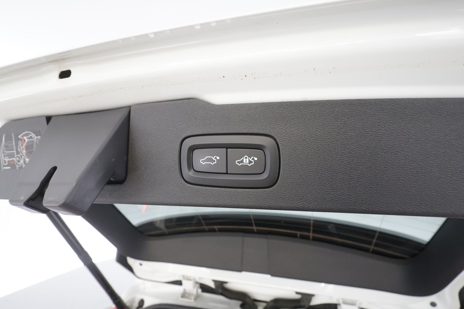 Volvo V60 2021 T8 TwE AWD Inscription aut - | ACC | Webasto | Koukku | Harman/Kardon | Sporttinahat muistilla | Panorama | P.kamera | Pilot assist | BLIS | Merkkihuollot | 