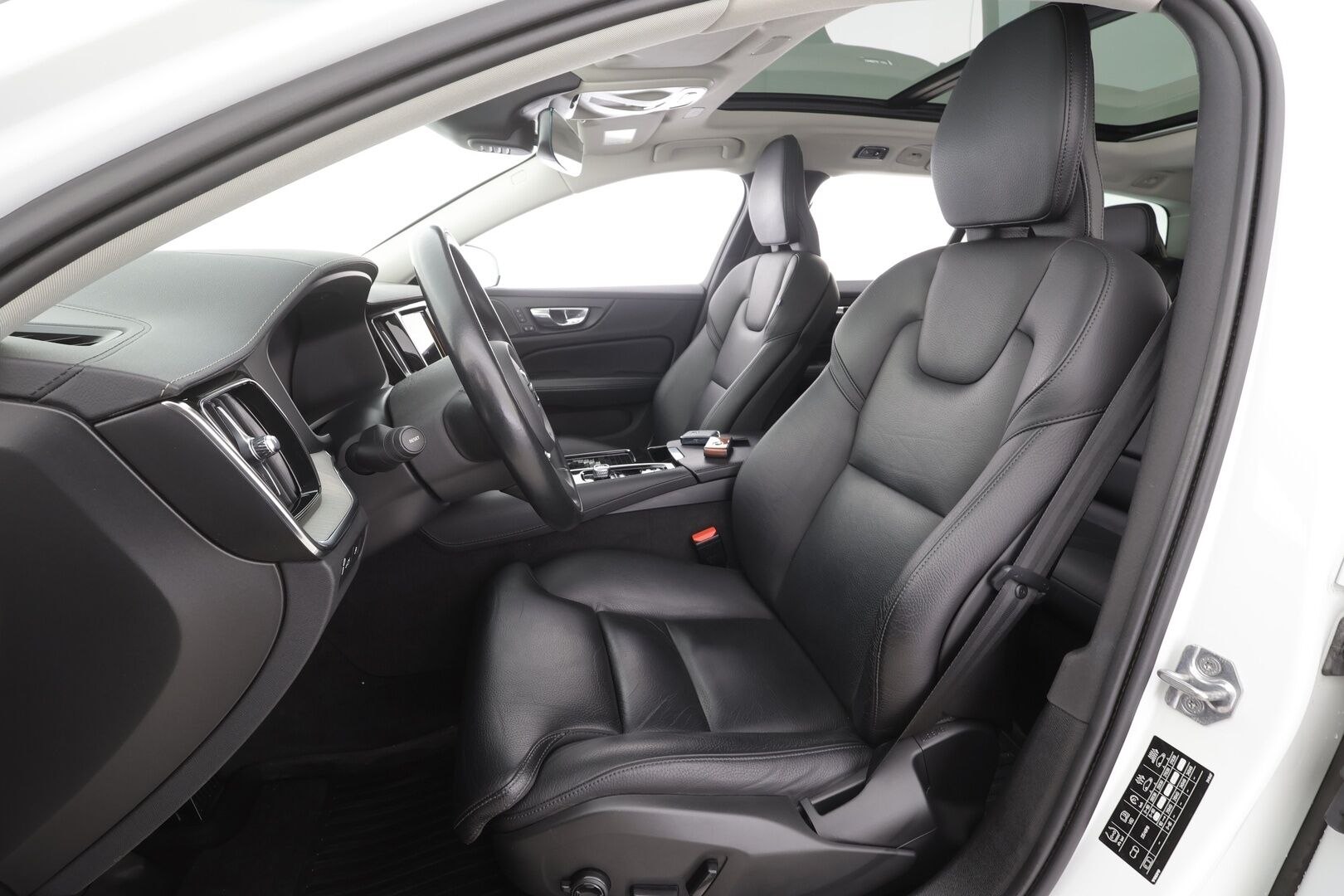 Volvo V60 2021 T8 TwE AWD Inscription aut - | ACC | Webasto | Koukku | Harman/Kardon | Sporttinahat muistilla | Panorama | P.kamera | Pilot assist | BLIS | Merkkihuollot | 