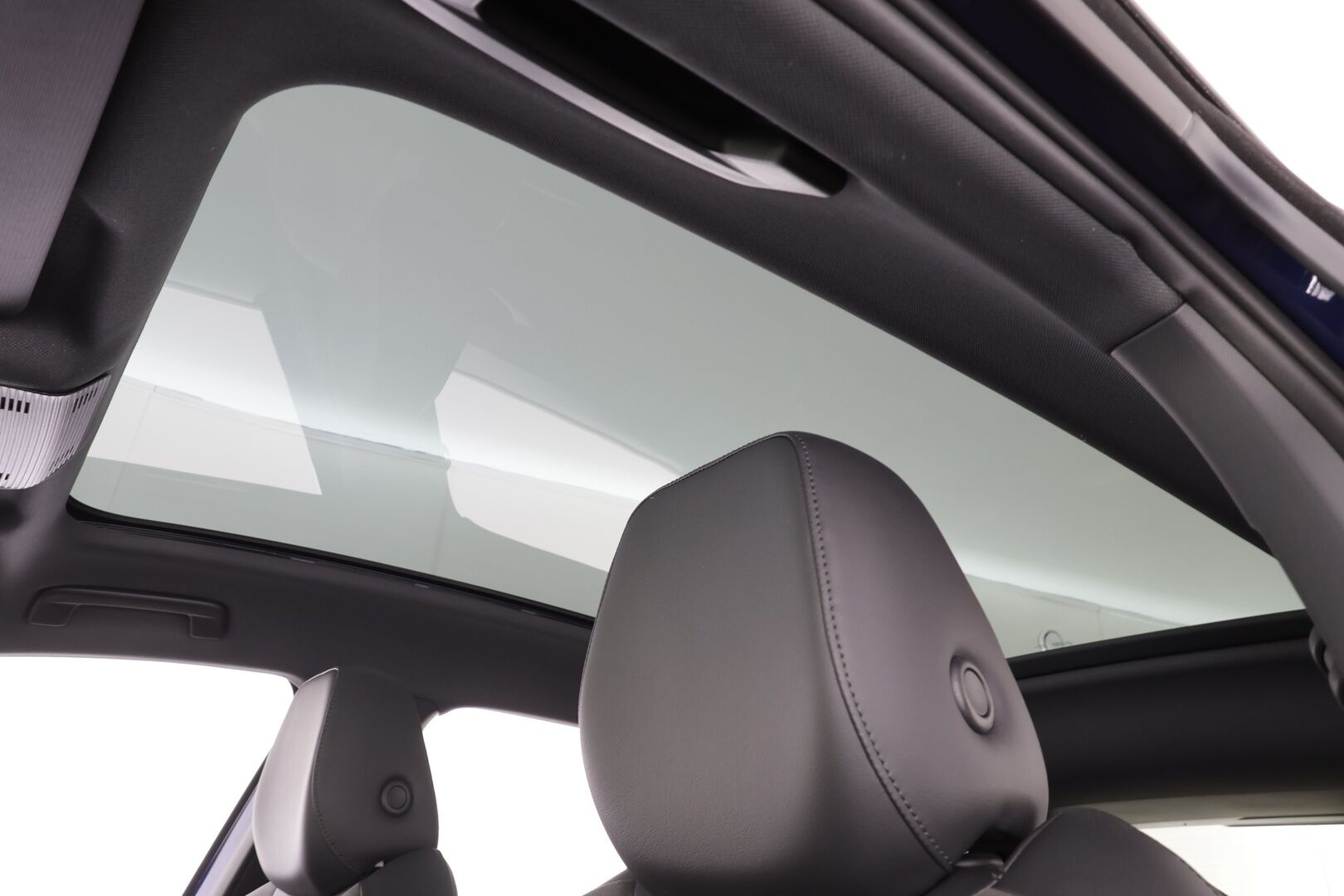 Volkswagen ID.4 2024 Pro 4MOTION Elegance 210 kW / 286 hv, akku 77 kWh * ACC / HUD / H&K / Lasikatto / ILP / 360° / IQ.Light / Muistipenkit * - Akuston esilämmitys / 1.Om Suomi-auto / Kahdet renkaat aluvanteilla / Huippuvarusteet - HULLUT AVAJAISHULINAT KORKOTARJOUS 3,29 %