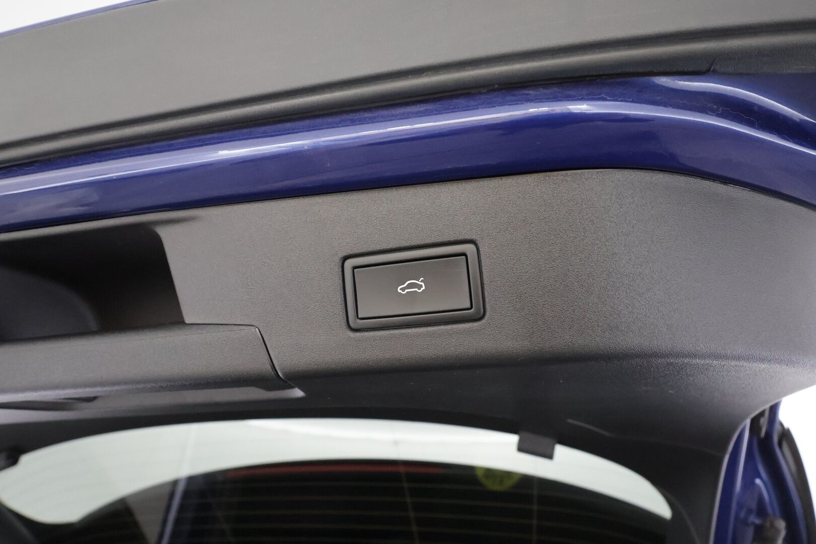 Volkswagen ID.4 2024 Pro 4MOTION Elegance 210 kW / 286 hv, akku 77 kWh * ACC / HUD / H&K / Lasikatto / ILP / 360° / IQ.Light / Muistipenkit * - Akuston esilämmitys / 1.Om Suomi-auto / Kahdet renkaat aluvanteilla / Huippuvarusteet - HULLUT AVAJAISHULINAT KORKOTARJOUS 3,29 %