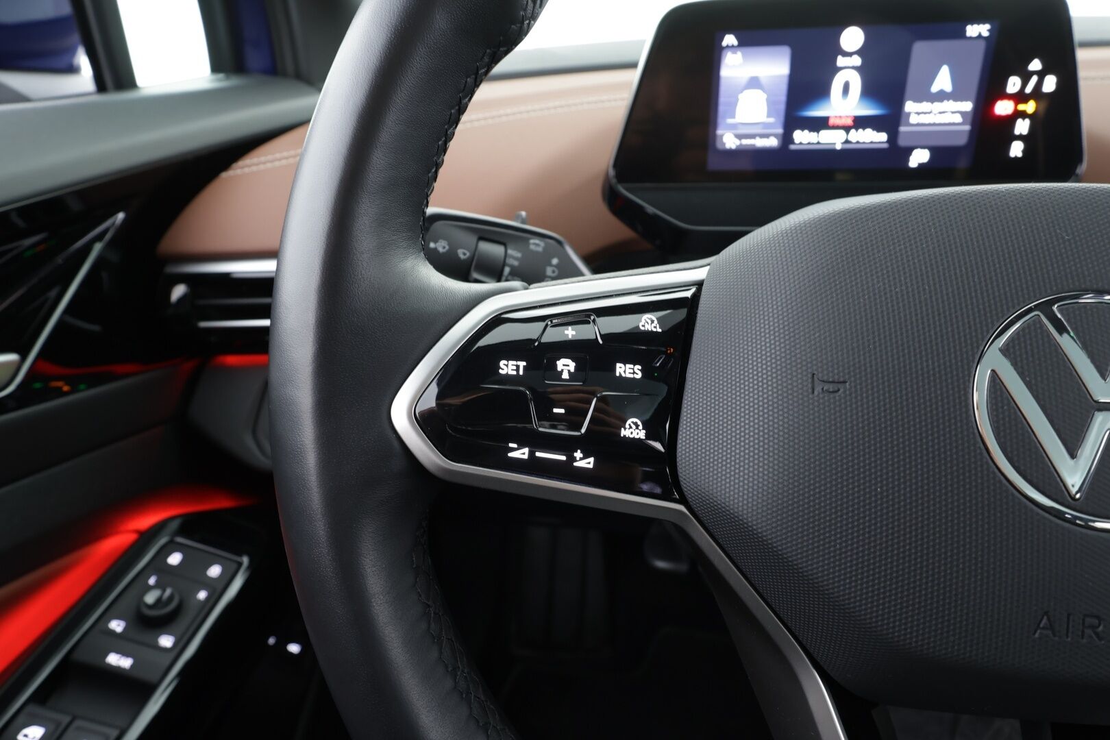 Volkswagen ID.4 2024 Pro 4MOTION Elegance 210 kW / 286 hv, akku 77 kWh * ACC / HUD / H&K / Lasikatto / ILP / 360° / IQ.Light / Muistipenkit * - Akuston esilämmitys / 1.Om Suomi-auto / Kahdet renkaat aluvanteilla / Huippuvarusteet - HULLUT AVAJAISHULINAT KORKOTARJOUS 3,29 %