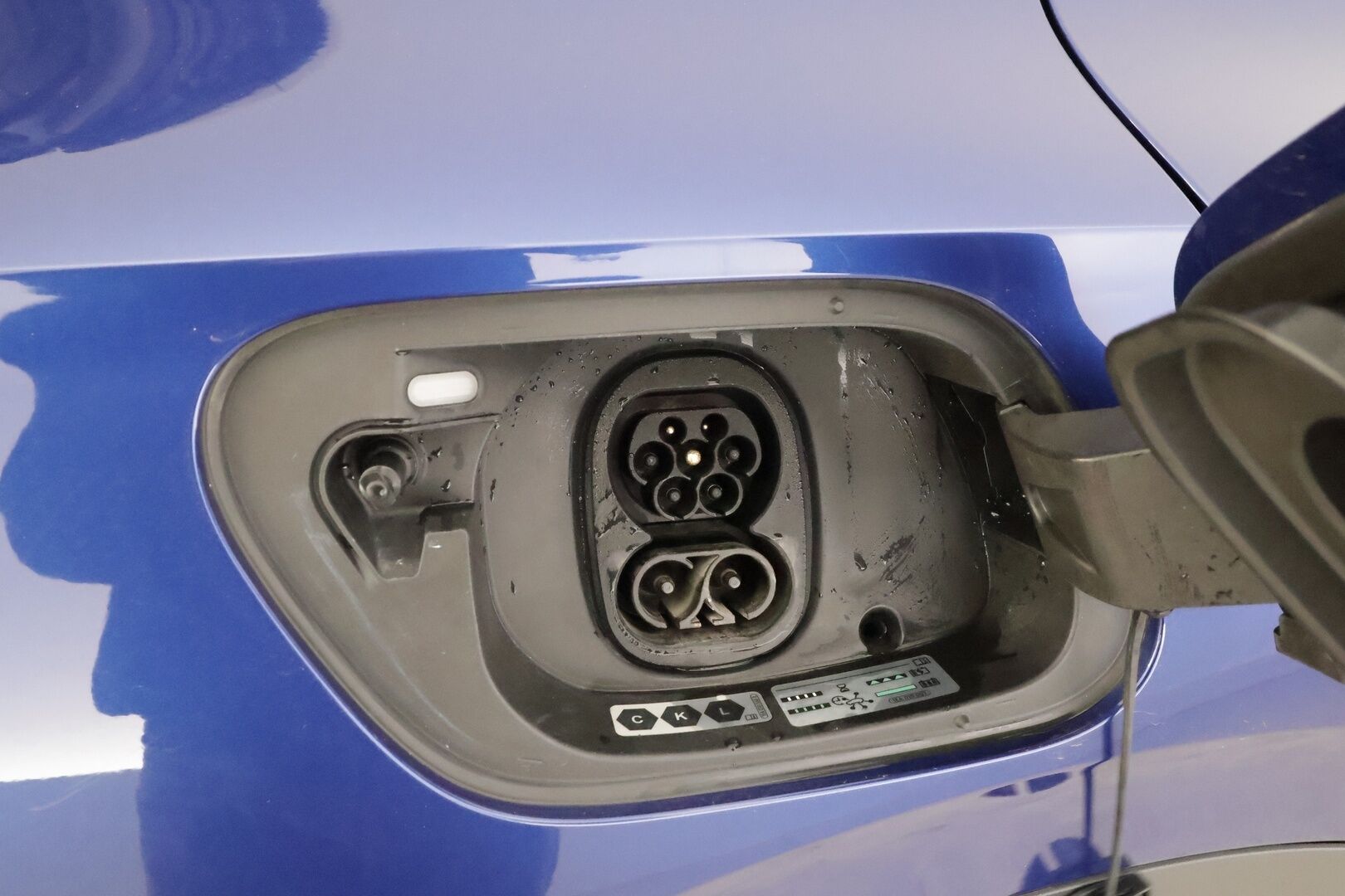 Volkswagen ID.4 2024 Pro 4MOTION Elegance 210 kW / 286 hv, akku 77 kWh - | ACC | HUD | H&K | Lasikatto | ILP / 360° | IQ.Light | Muistipenkit | Akuston esilämmitys | 1.Om Suomi-auto | Kahdet renkaat aluvanteilla / Huippuvarusteet | 