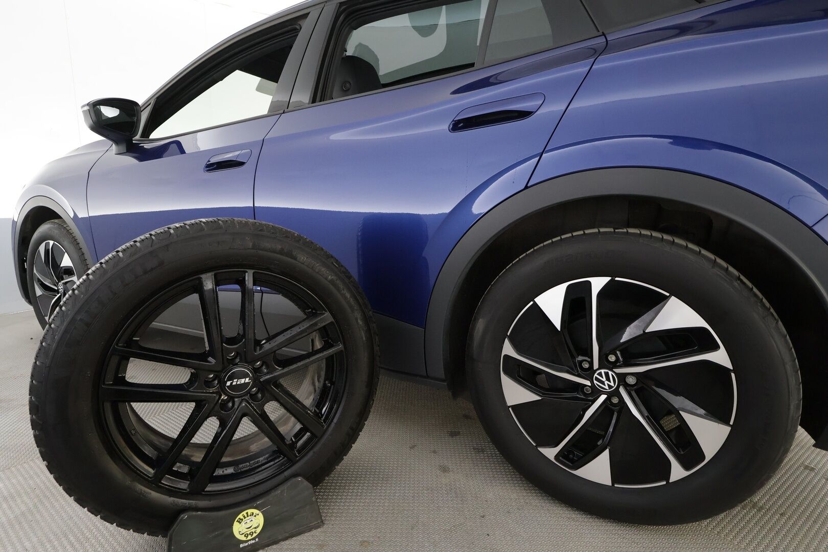 Volkswagen ID.4 2024 Pro 4MOTION Elegance 210 kW / 286 hv, akku 77 kWh * ACC / HUD / H&K / Lasikatto / ILP / 360° / IQ.Light / Muistipenkit * - Akuston esilämmitys / 1.Om Suomi-auto / Kahdet renkaat aluvanteilla / Huippuvarusteet - HULLUT AVAJAISHULINAT KORKOTARJOUS 3,29 %