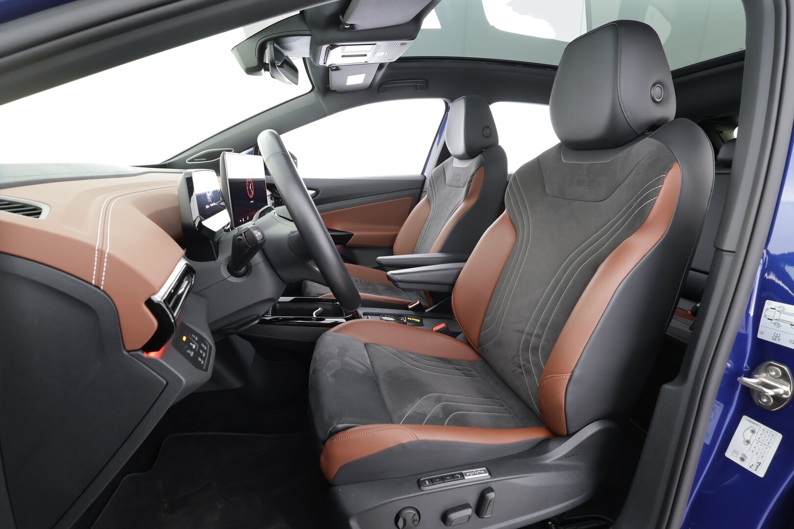 Volkswagen ID.4 2024 Pro 4MOTION Elegance 210 kW / 286 hv, akku 77 kWh * ACC / HUD / H&K / Lasikatto / ILP / 360° / IQ.Light / Muistipenkit * - Akuston esilämmitys / 1.Om Suomi-auto / Kahdet renkaat aluvanteilla / Huippuvarusteet - HULLUT AVAJAISHULINAT KORKOTARJOUS 3,29 %