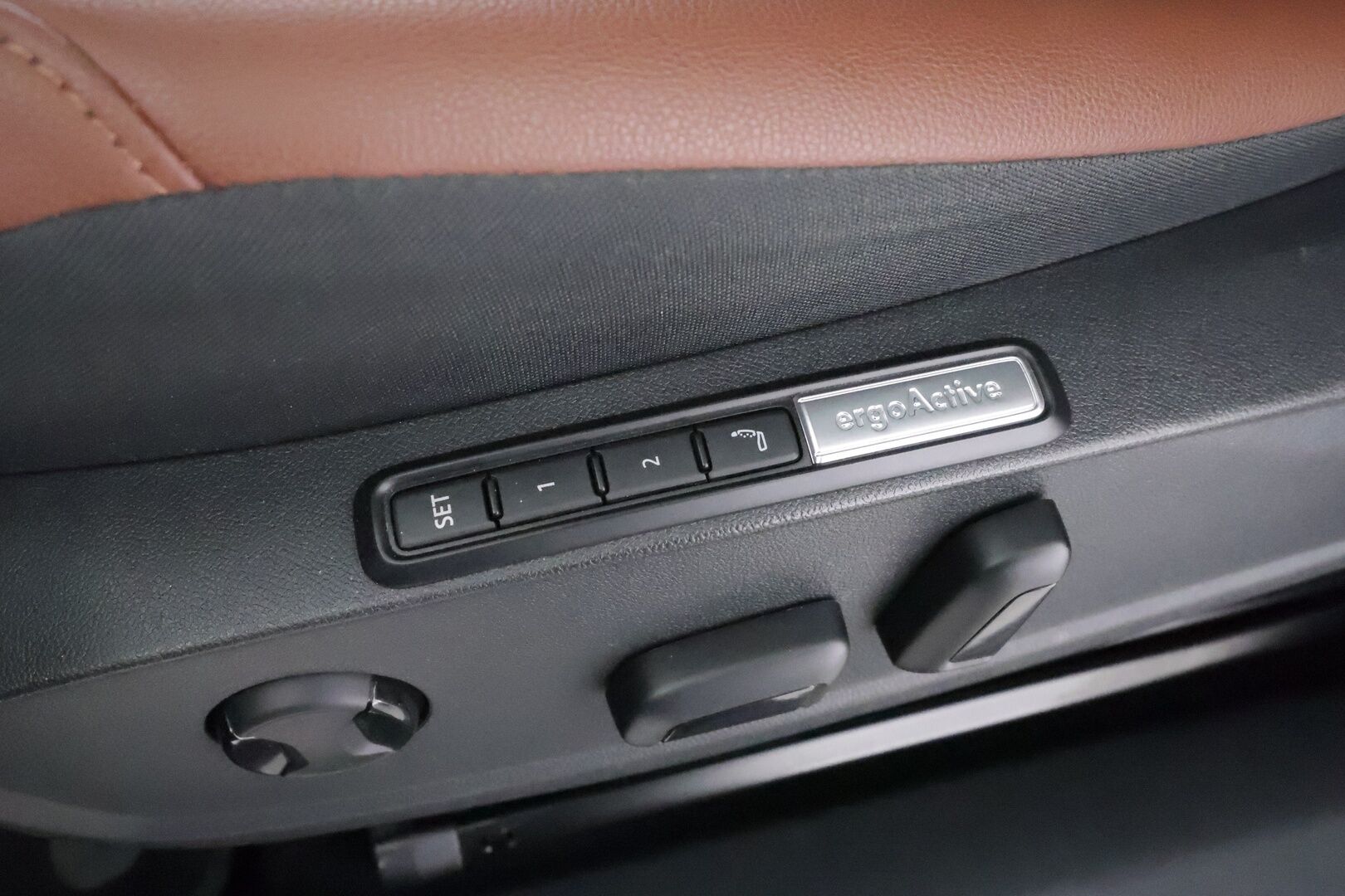 Volkswagen ID.4 2024 Pro 4MOTION Elegance 210 kW / 286 hv, akku 77 kWh * ACC / HUD / H&K / Lasikatto / ILP / 360° / IQ.Light / Muistipenkit * - Akuston esilämmitys / 1.Om Suomi-auto / Kahdet renkaat aluvanteilla / Huippuvarusteet - HULLUT AVAJAISHULINAT KORKOTARJOUS 3,29 %