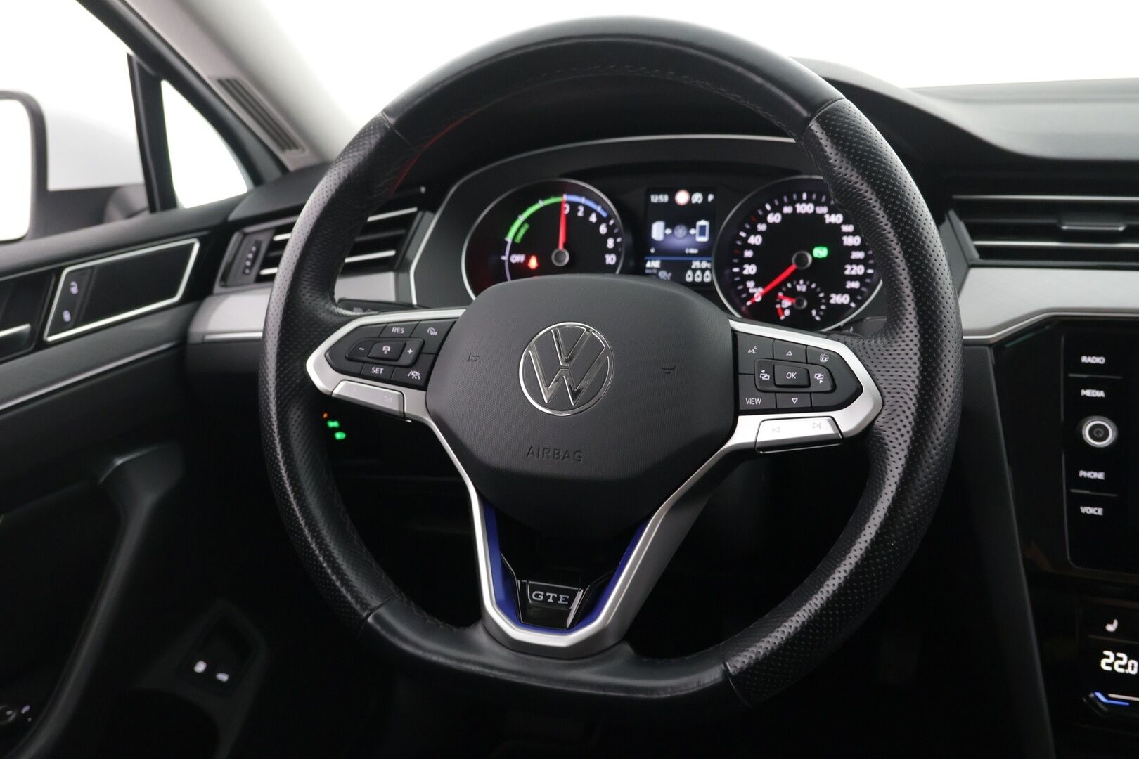 Volkswagen Passat 2022 Variant GTE Premium Plug-In Hybrid 160 kW DSG-automaatti - | ACC | P-Kamera | Puolinahkapenkit | 2x Renkaat