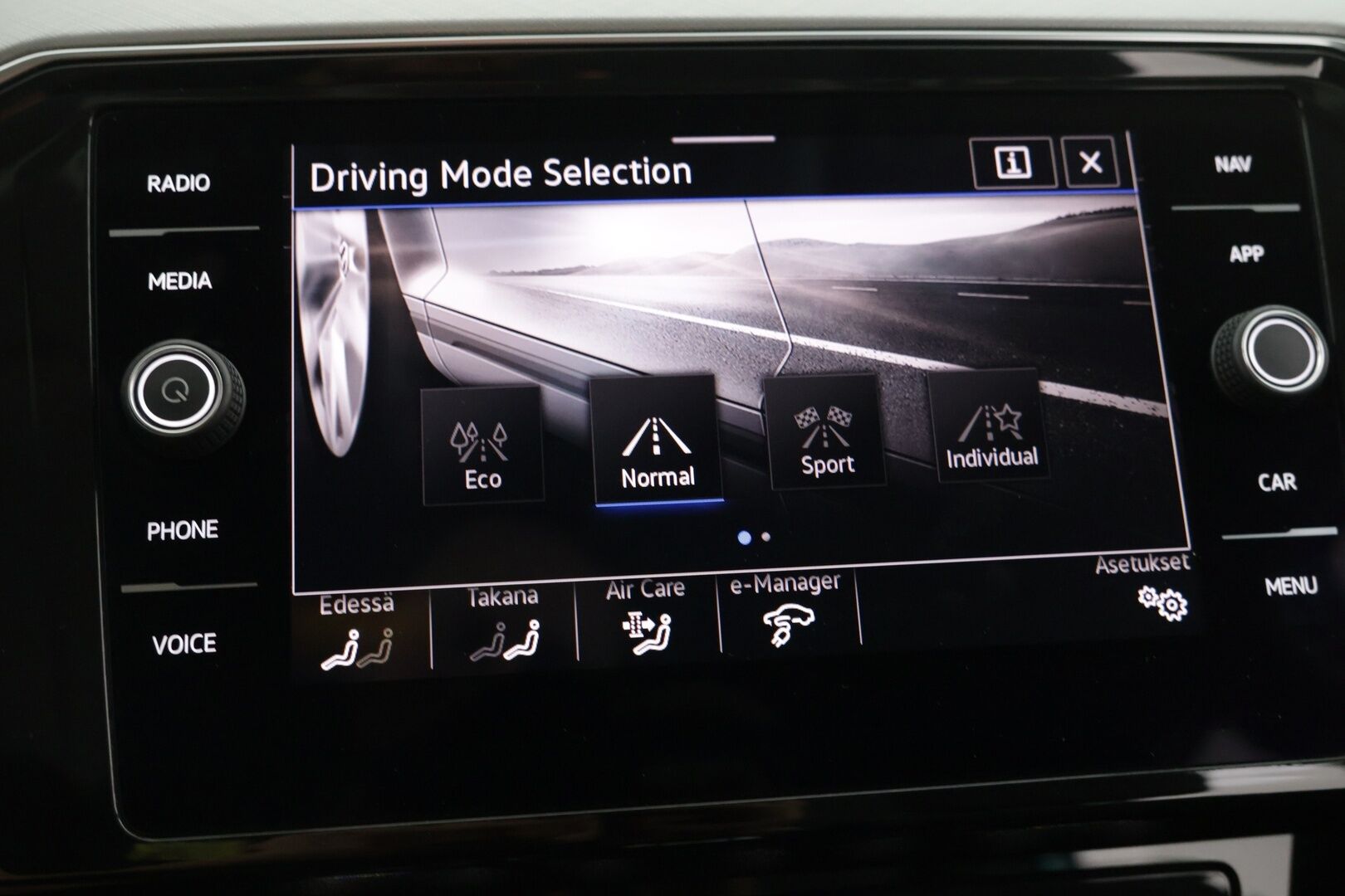 Volkswagen Passat 2022 Variant GTE Premium Plug-In Hybrid 160 kW DSG-automaatti - | ACC | P-Kamera | Puolinahkapenkit | 2x Renkaat
