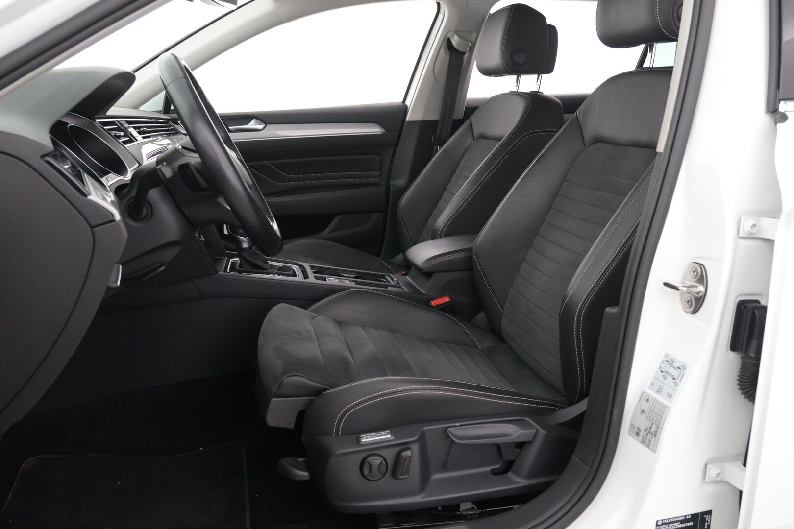 Volkswagen Passat 2022 Variant GTE Premium Plug-In Hybrid 160 kW DSG-automaatti - | ACC | P-Kamera | Puolinahkapenkit | 2x Renkaat