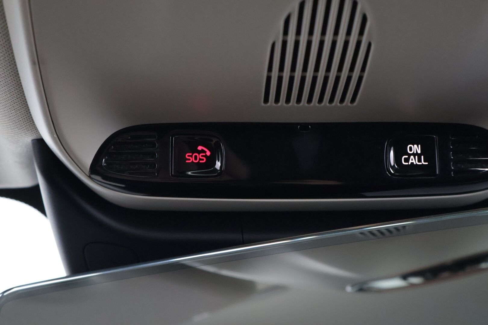 Volvo V60 2020 T6 TwE AWD Momentum ** BLIS / ACC/ Koukku / Puolinahat** - Kahdet renkaat vanteineen / Digimittaristo / Ambient lights