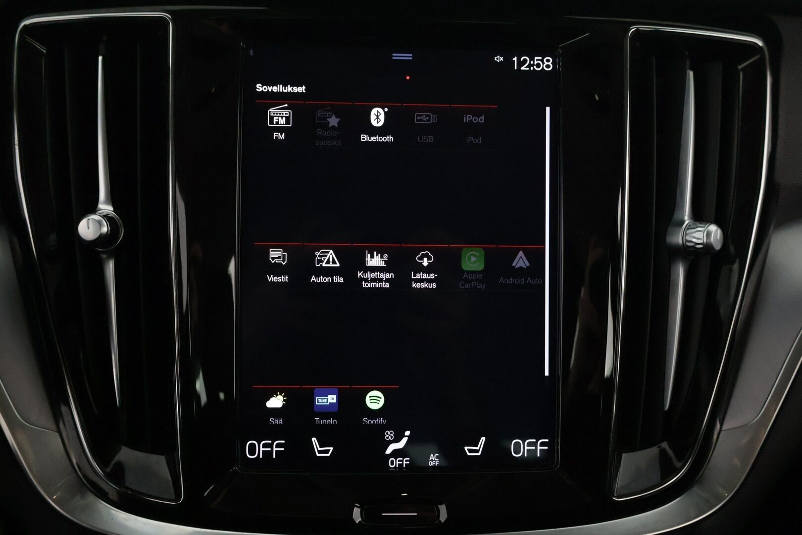 Volvo V60 2020 T6 TwE AWD Momentum ** BLIS / ACC/ Koukku / Puolinahat** - Kahdet renkaat vanteineen / Digimittaristo / Ambient lights