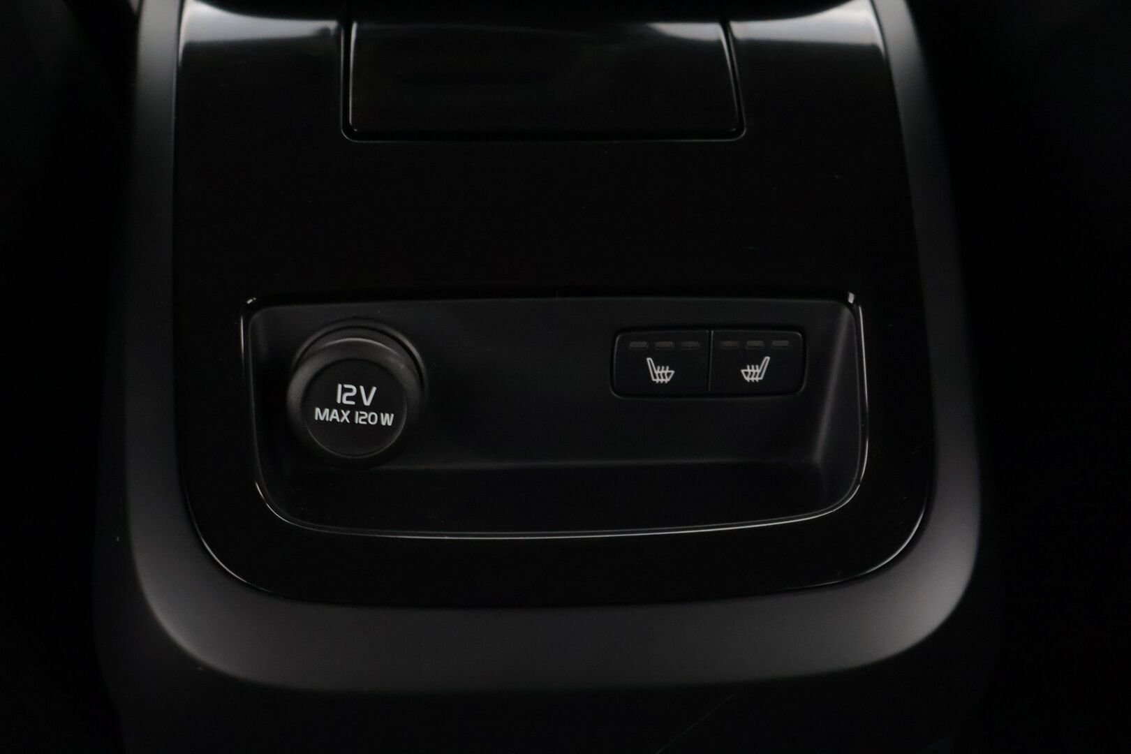 Volvo V60 2020 T6 TwE AWD Momentum ** BLIS / ACC/ Koukku / Puolinahat** - Kahdet renkaat vanteineen / Digimittaristo / Ambient lights