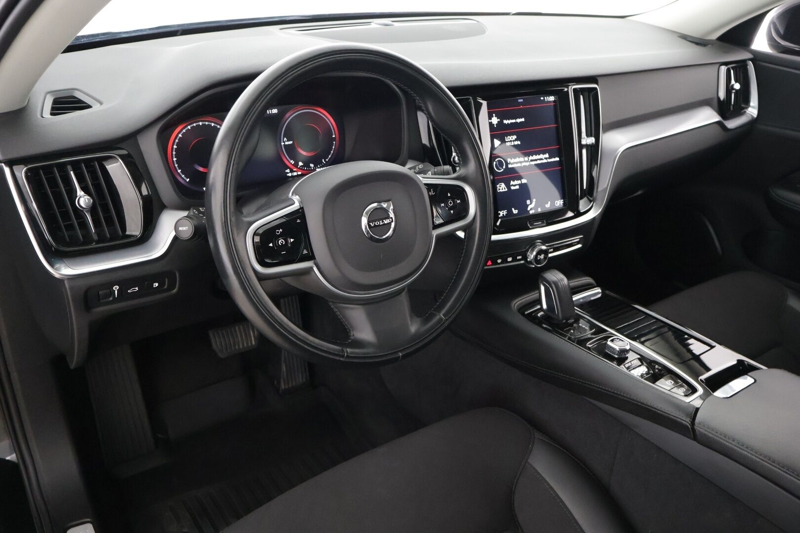 Volvo V60 2020 T6 TwE AWD Momentum ** BLIS / ACC / P.Kamera / Koukku / Puolinahat** - 2x Renkaat ja vanteet / Digimittaristo / Ambient lights - HULLUT JOULUT KORKOTARJOUS 2,49% 