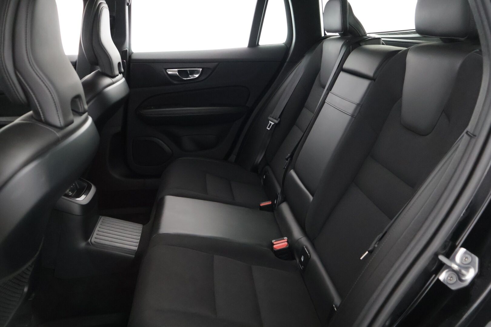 Volvo V60 2020 T6 TwE AWD Momentum ** BLIS / ACC / P.Kamera / Koukku / Puolinahat** - 2x Renkaat ja vanteet / Digimittaristo / Ambient lights - HULLUT JOULUT KORKOTARJOUS 2,49% 