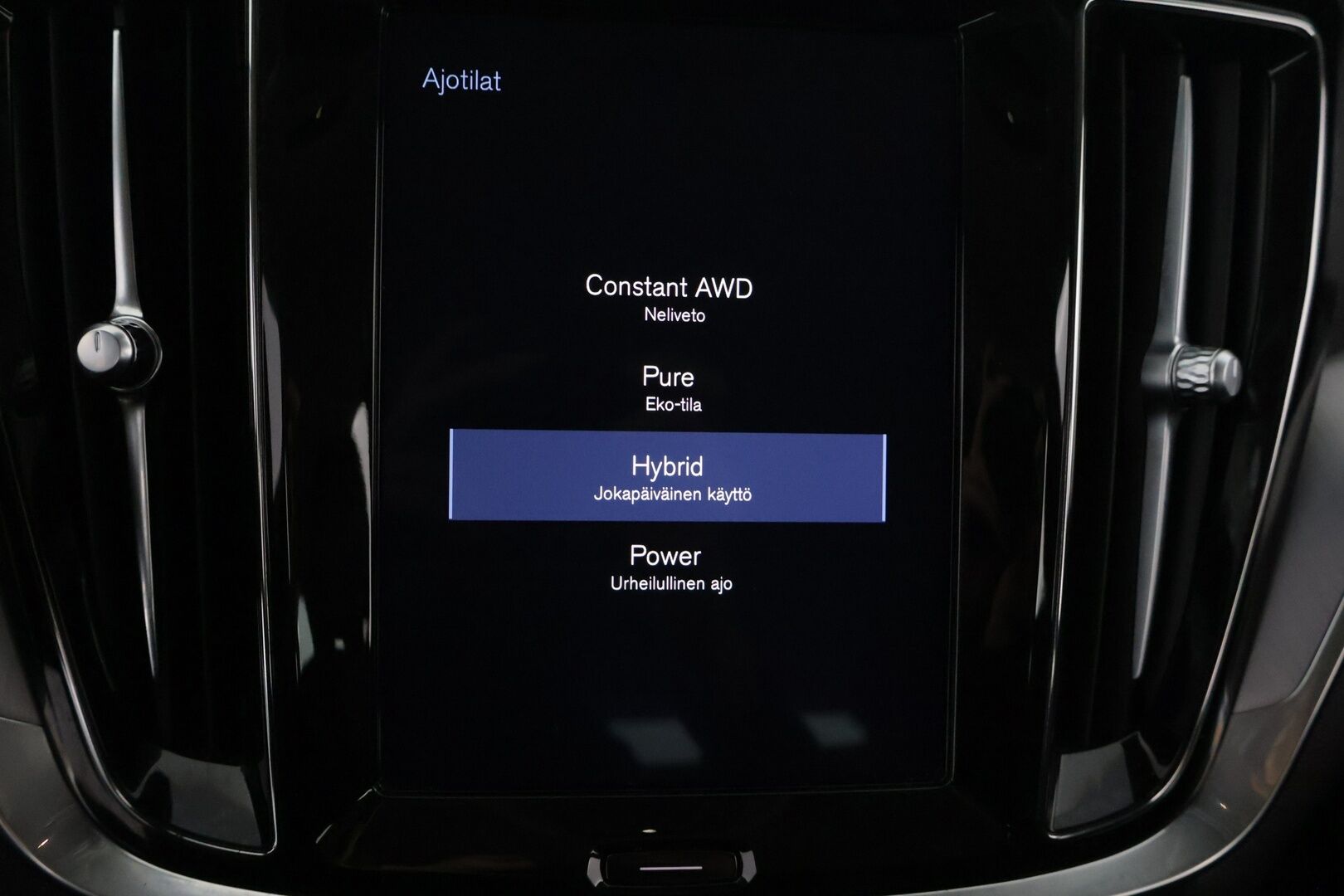 Volvo V60 2020 T6 TwE AWD Momentum ** BLIS / ACC/ Koukku / Puolinahat** - Kahdet renkaat vanteineen / Digimittaristo / Ambient lights