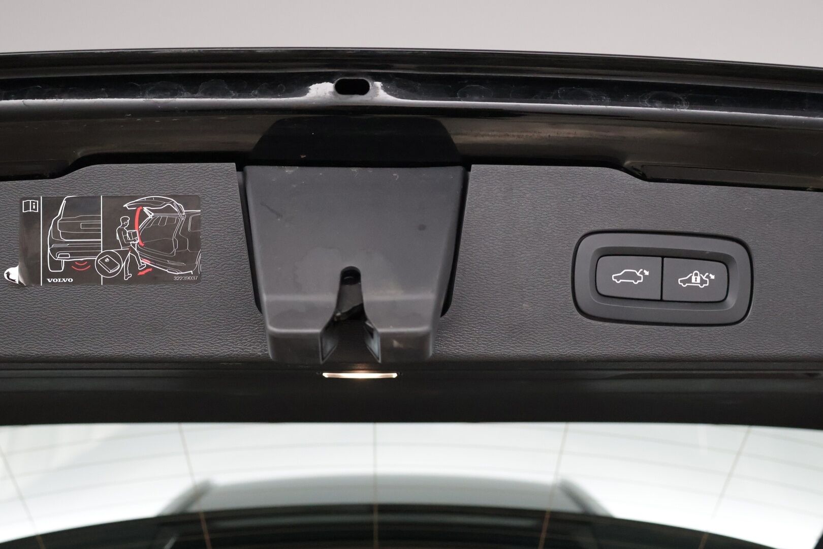 Volvo V60 2020 T6 TwE AWD Momentum ** BLIS / ACC / P.Kamera / Koukku / Puolinahat** - 2x Renkaat ja vanteet / Digimittaristo / Ambient lights - HULLUT JOULUT KORKOTARJOUS 2,49% 