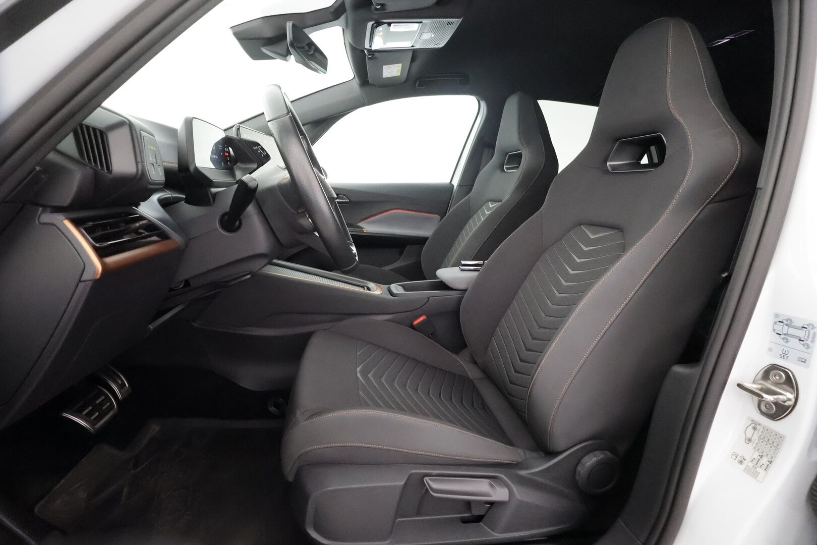 CUPRA Born 2023 e-Boost 170 kW 77 kWh - | ACC | ILP | P.kamera | Lämm. ratti | LED | Lane Assist | Front Assist | RSA | Ambient | Apple & Android | 2x renkaat aluin | Merkkihuollot | 