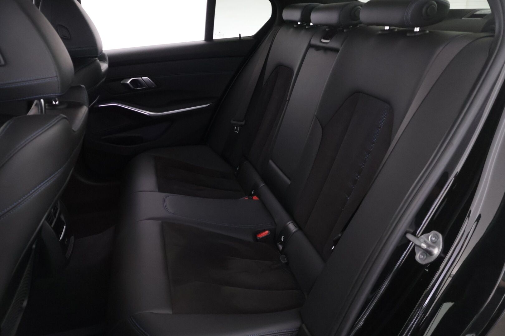 BMW 330 2021 G20 Sedan 330e xDrive Business M Sport * Vakkari / Tutkat / P.kamera / Navi / Hifit * - Kahdet renkaat / Huolettu 11/25 / Akku kuntotarkastettu