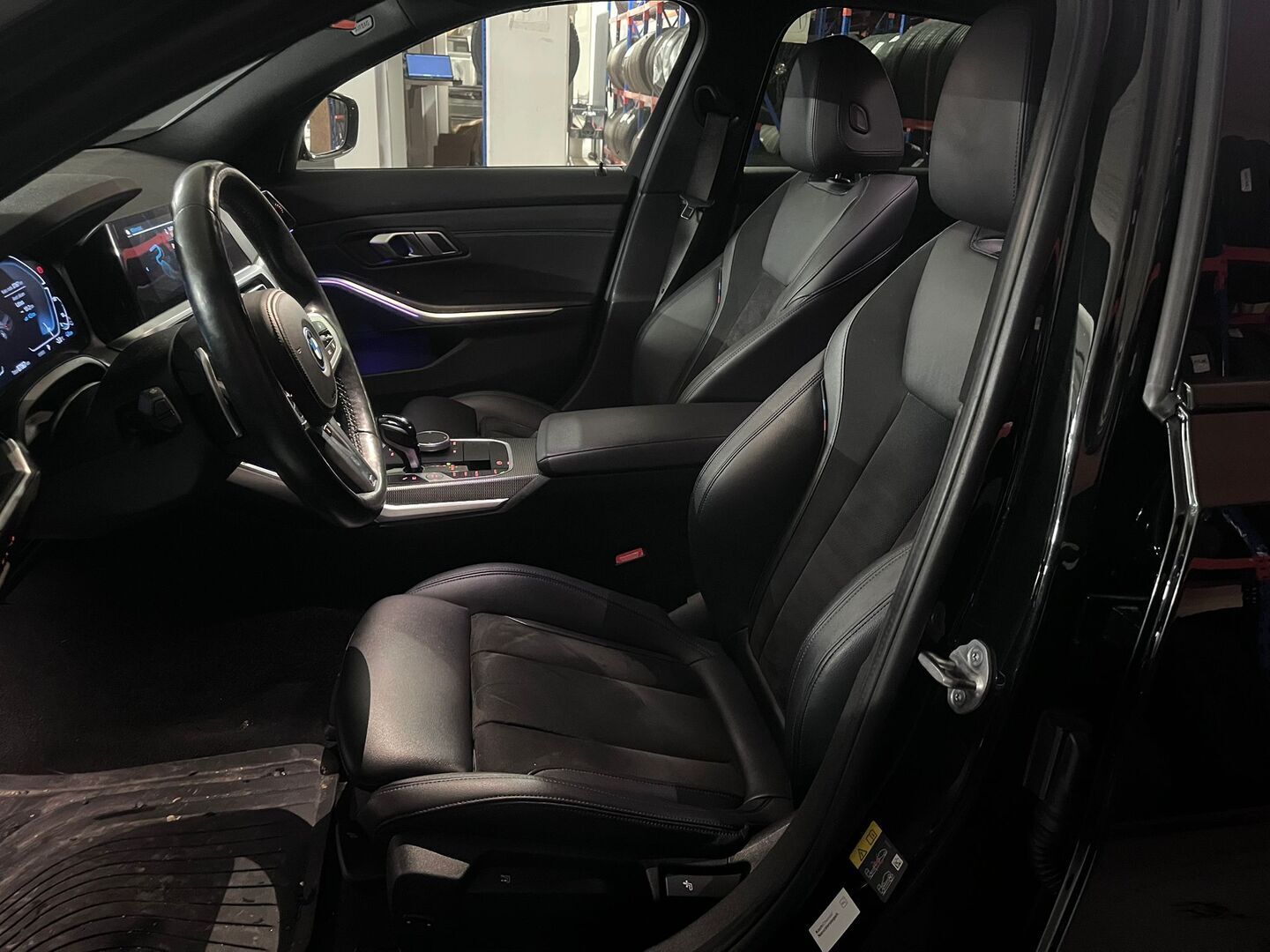 BMW 330 2021 G20 Sedan 330i A xDrive Business M Sport * Vakkari / Tutkat / P.kamera / Navi / Hifit / M Sport* - Kahdet renkaat / Huolettu 11/25 / Akku kuntotarkastettu