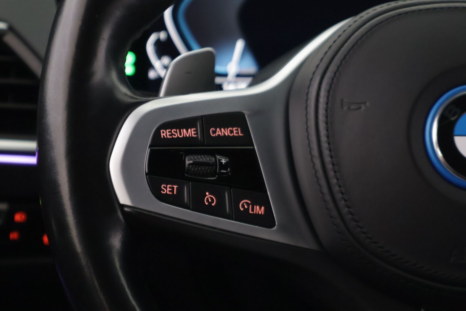 BMW 330 2021 G20 Sedan 330e xDrive Business M Sport * Vakkari / Tutkat / P.kamera / Navi / Hifit * - Kahdet renkaat / Huolettu 11/25 / Akku kuntotarkastettu