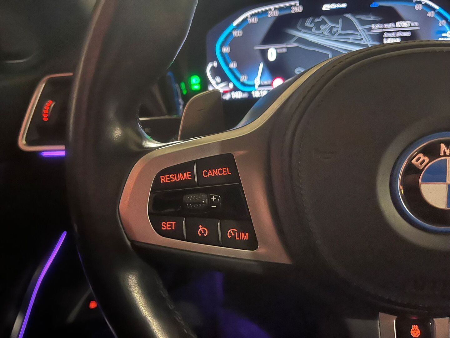 BMW 330 2021 G20 Sedan 330i A xDrive Business M Sport * Vakkari / Tutkat / P.kamera / Navi / Hifit / M Sport* - Kahdet renkaat / Huolettu 11/25 / Akku kuntotarkastettu