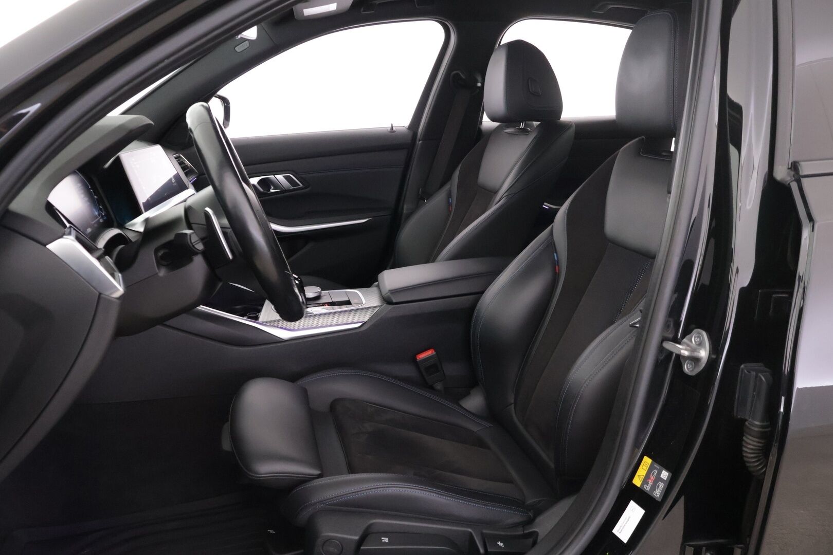 BMW 330 2021 G20 Sedan 330e xDrive Business M Sport * Vakkari / Tutkat / P.kamera / Navi / Hifit * - Kahdet renkaat / Huolettu 11/25 / Akku kuntotarkastettu