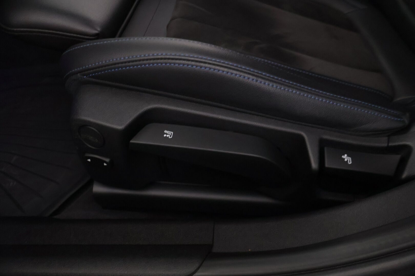 BMW 330 2021 G20 Sedan 330e xDrive Business M Sport * Vakkari / Tutkat / P.kamera / Navi / Hifit * - Kahdet renkaat / Huolettu 11/25 / Akku kuntotarkastettu