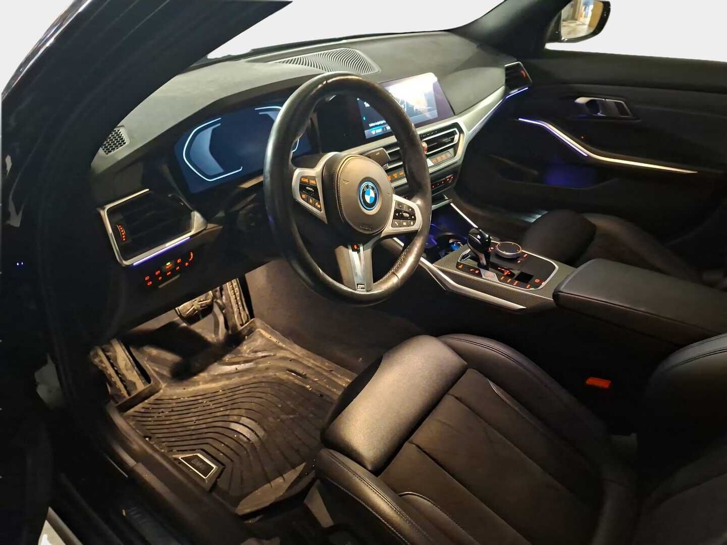 BMW 330 2021 G20 Sedan 330i A xDrive Business M Sport * Vakkari / Tutkat / P.kamera / Navi / Hifit / M Sport* - Kahdet renkaat / Huolettu 11/25 / Akku kuntotarkastettu