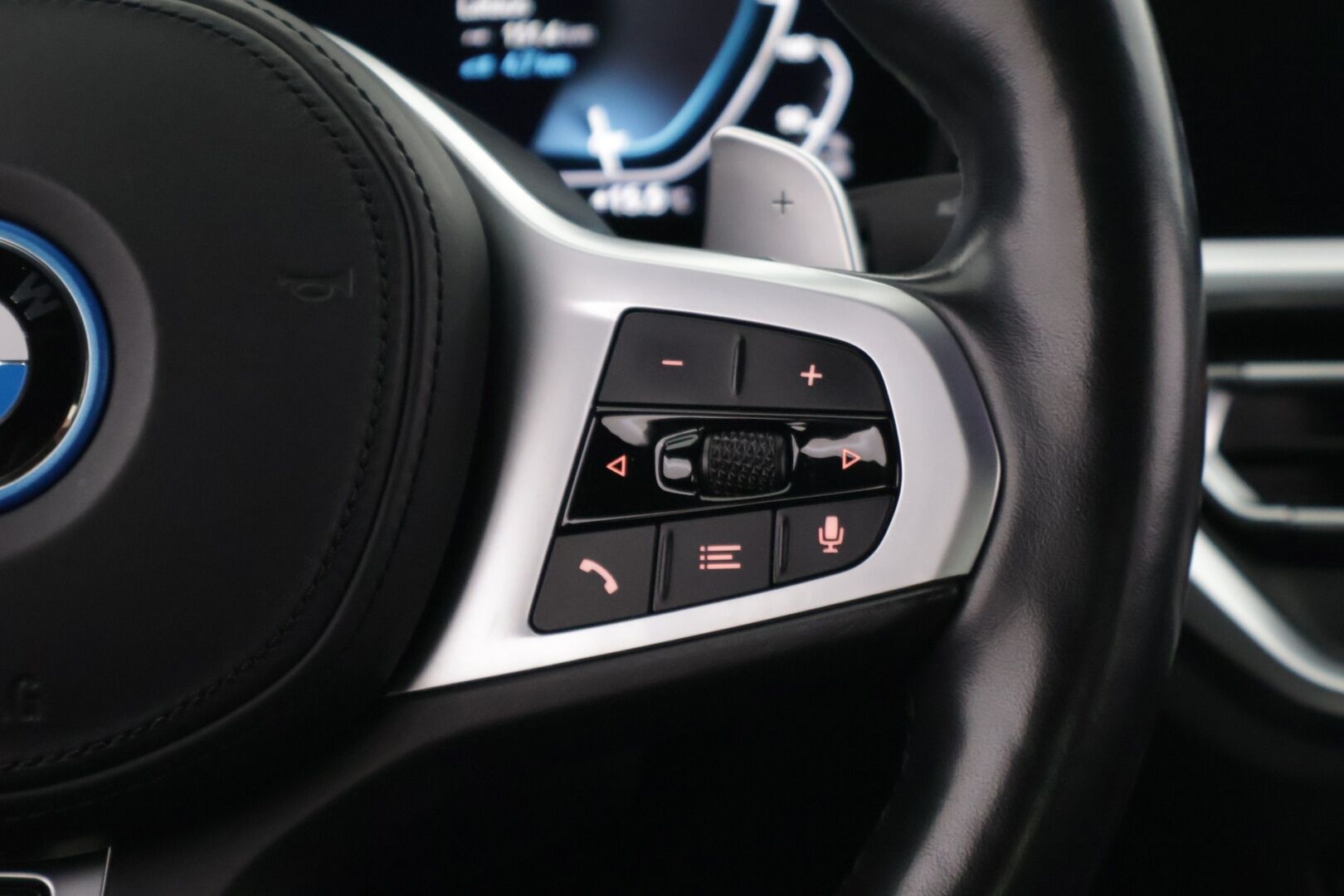 BMW 330 2021 G20 Sedan 330e xDrive Business M Sport * Vakkari / Tutkat / P.kamera / Navi / Hifit * - Kahdet renkaat / Huolettu 11/25 / Akku kuntotarkastettu